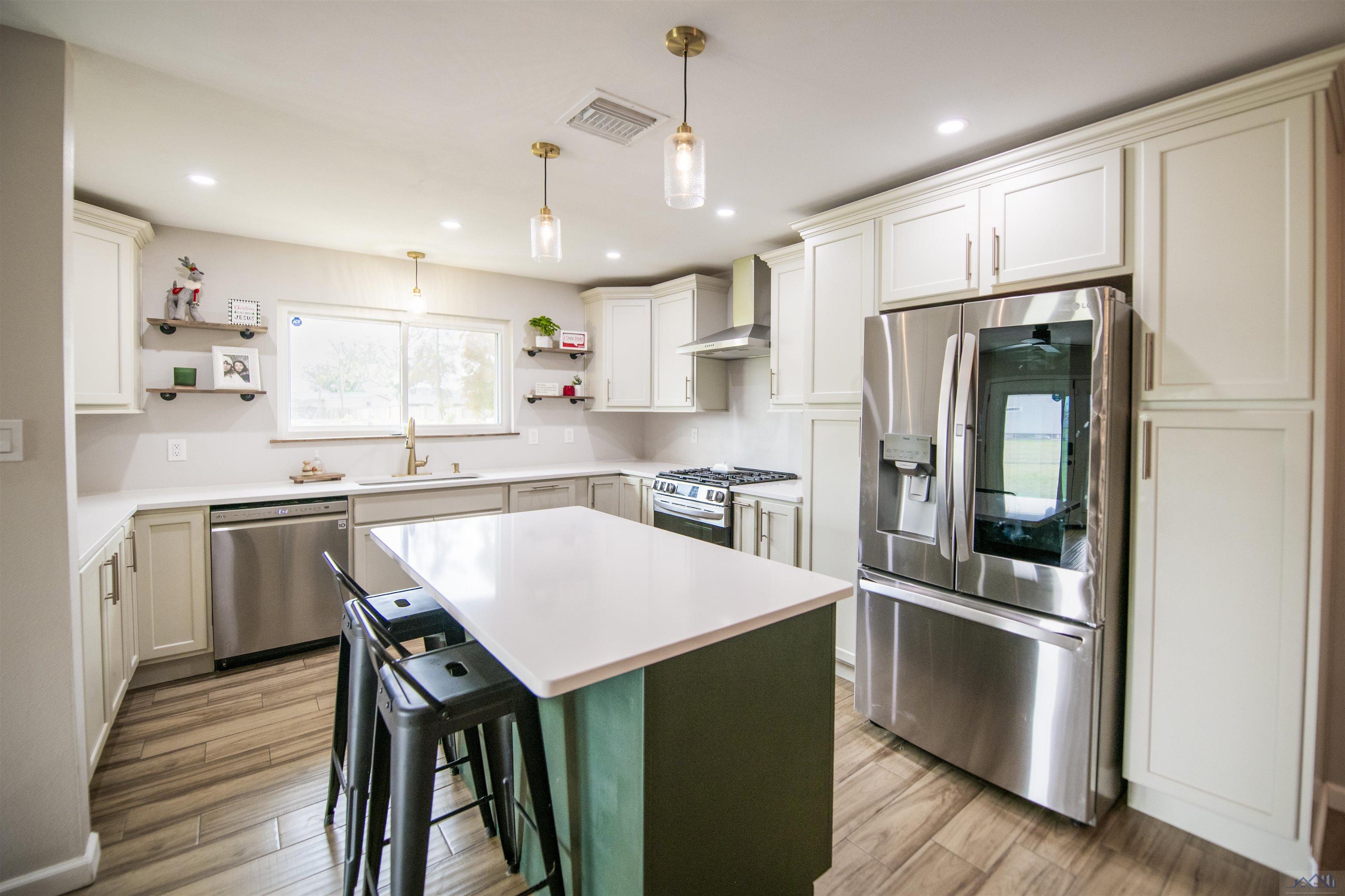 306 Melanie Ln