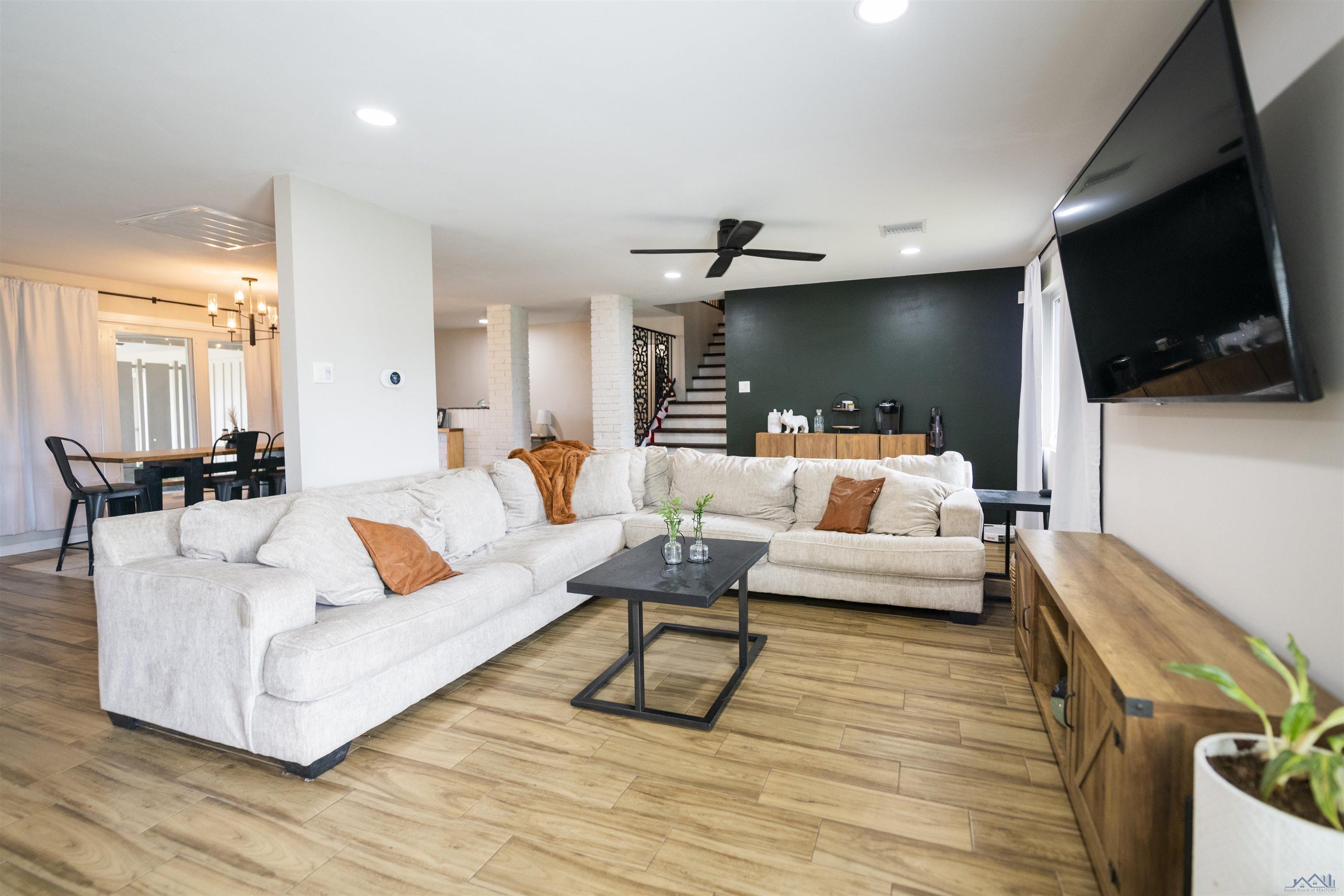 306 Melanie Ln