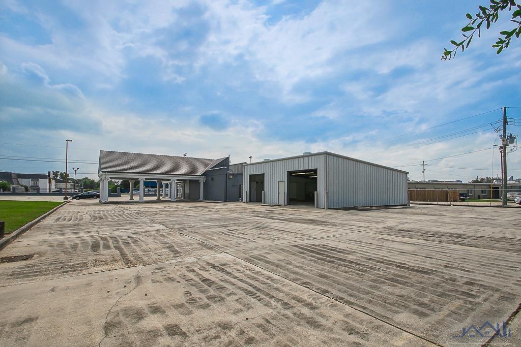 1380 West Tunnel Boulevard