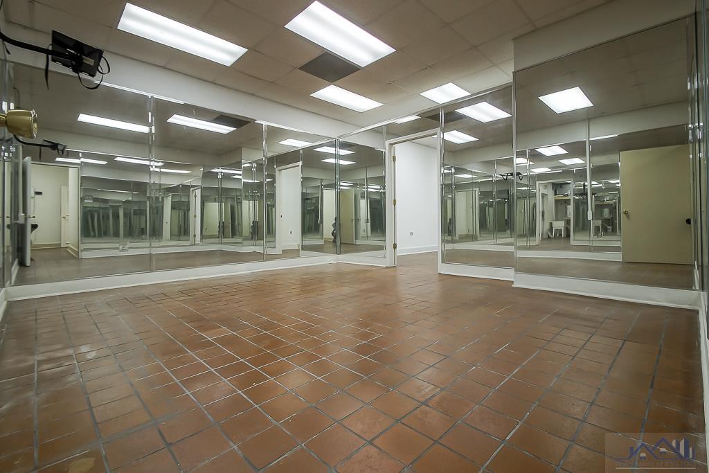 1380 West Tunnel Boulevard