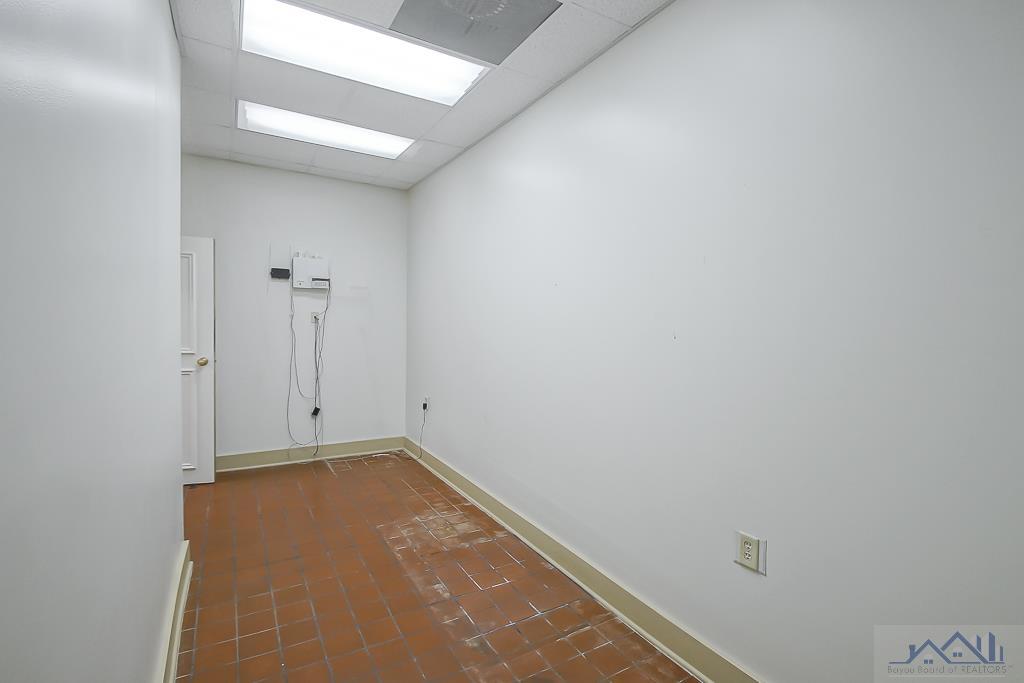 1380 West Tunnel Boulevard