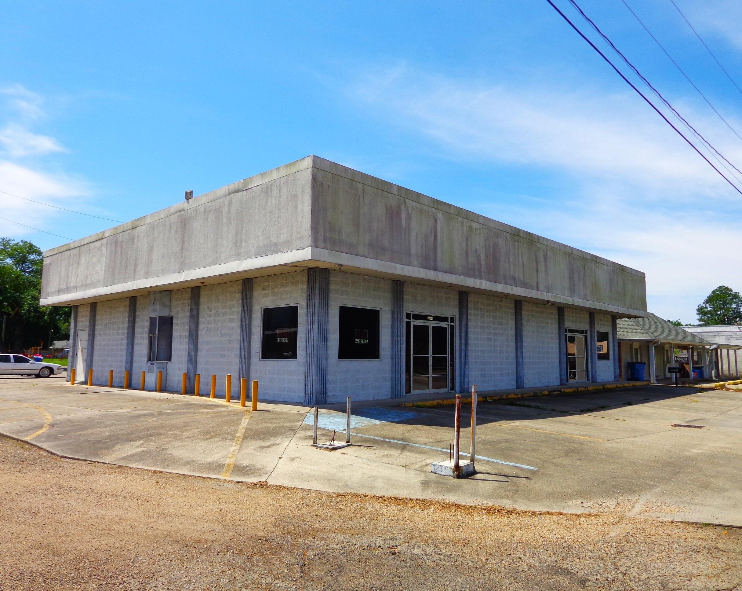 1524 Hospital Ave