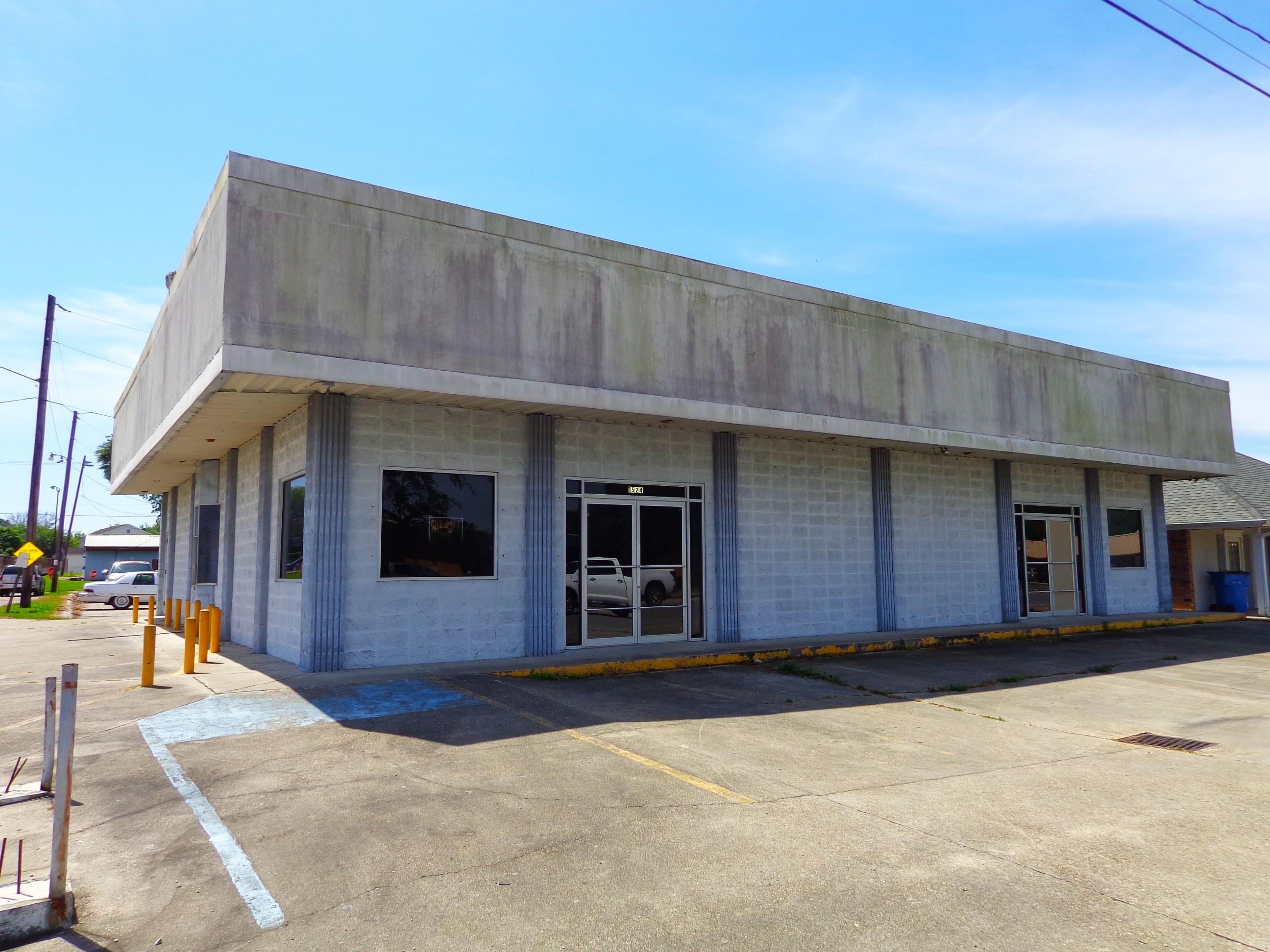 1524 Hospital Ave
