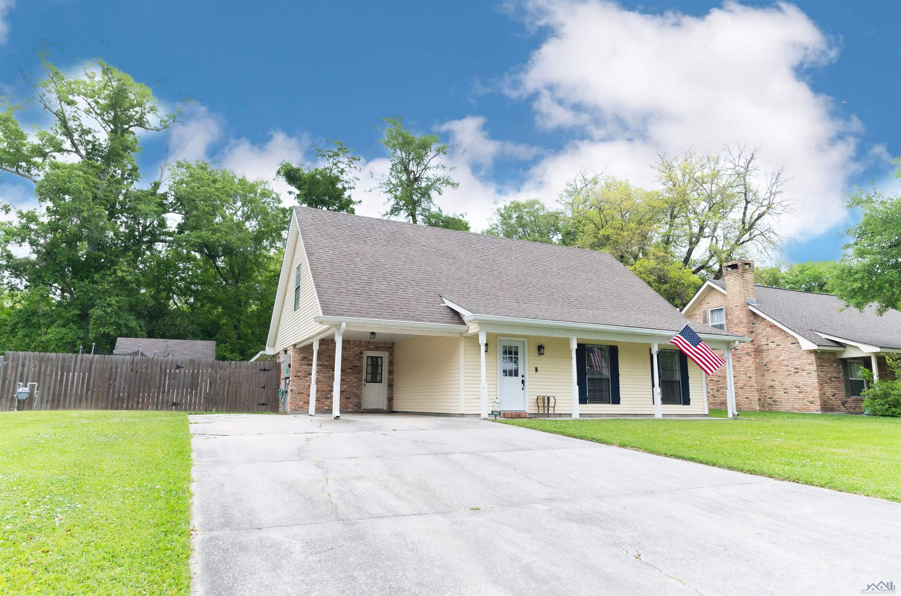 253 Lake Crescent Circle