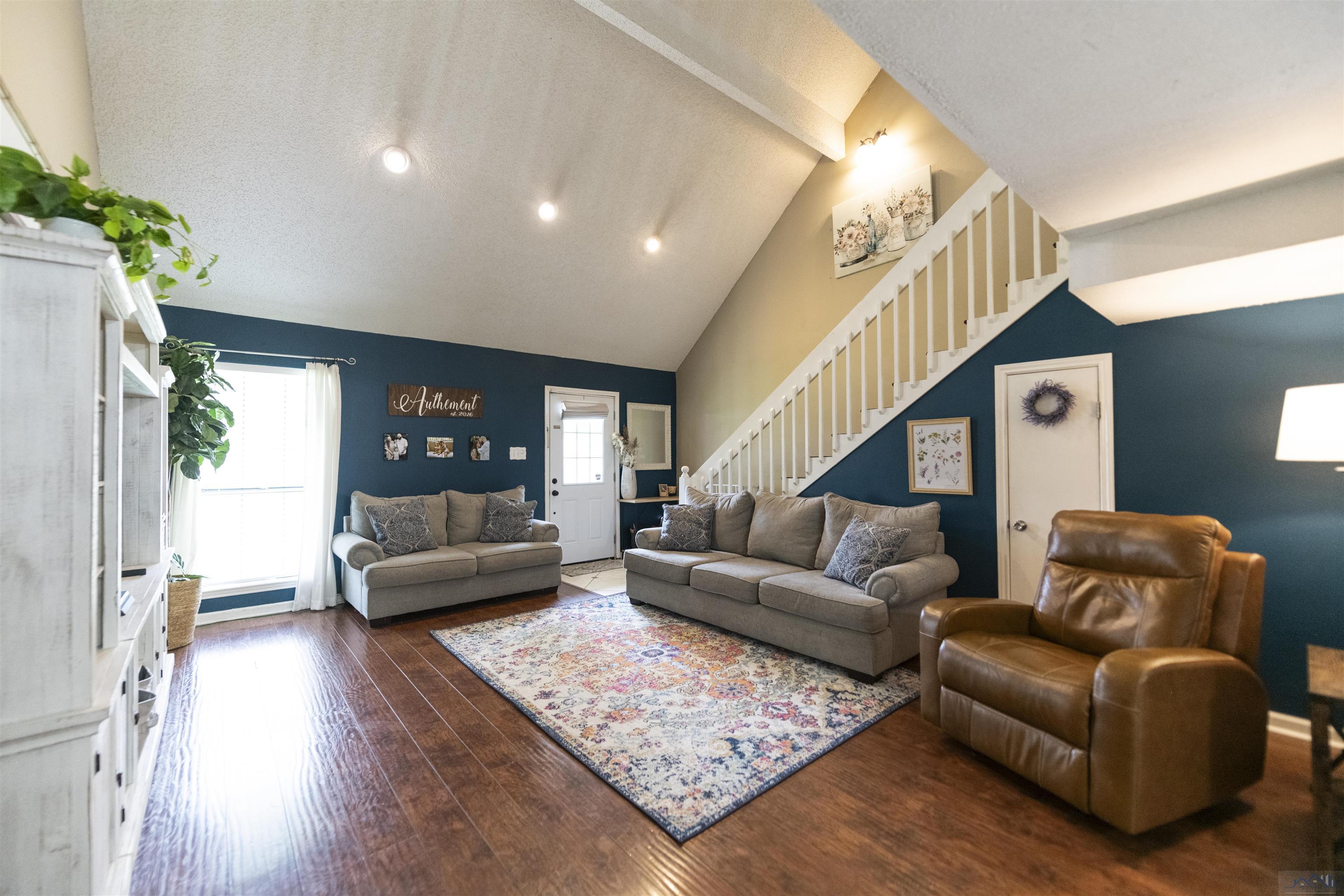 253 Lake Crescent Circle