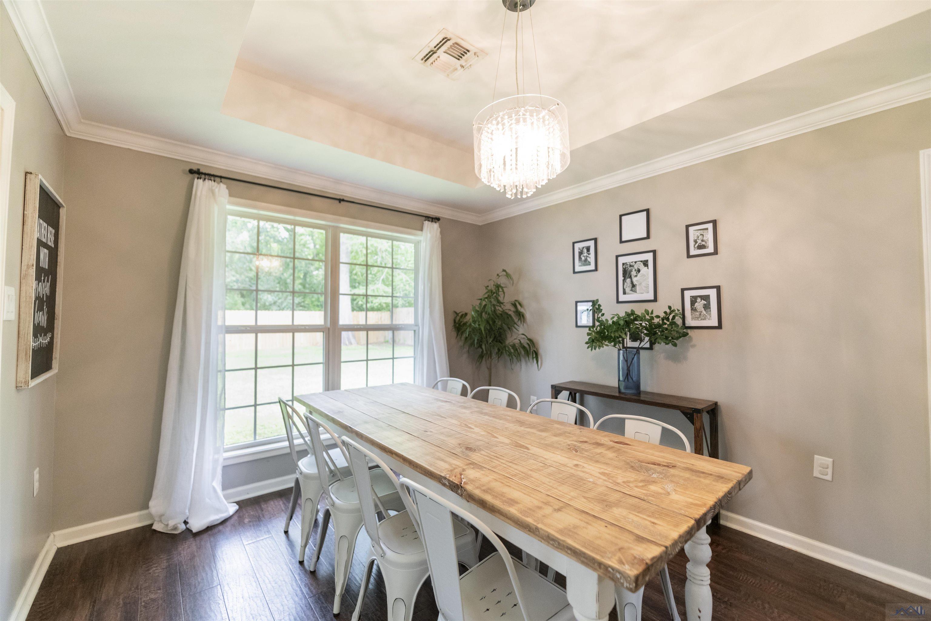 253 Lake Crescent Circle