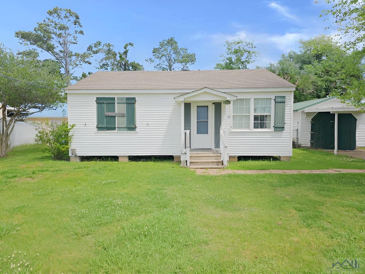 113 Hackberry St