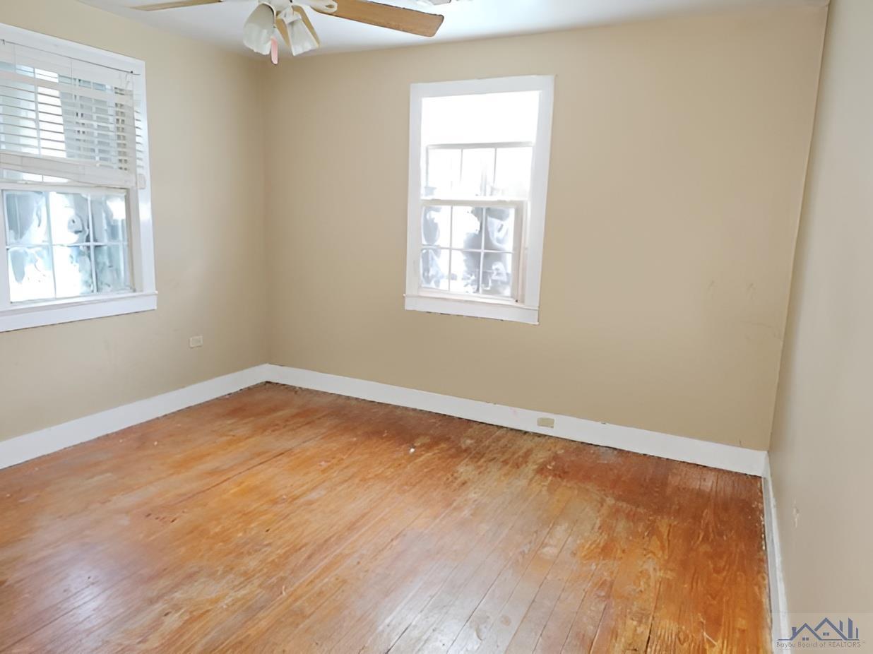 113 Hackberry St