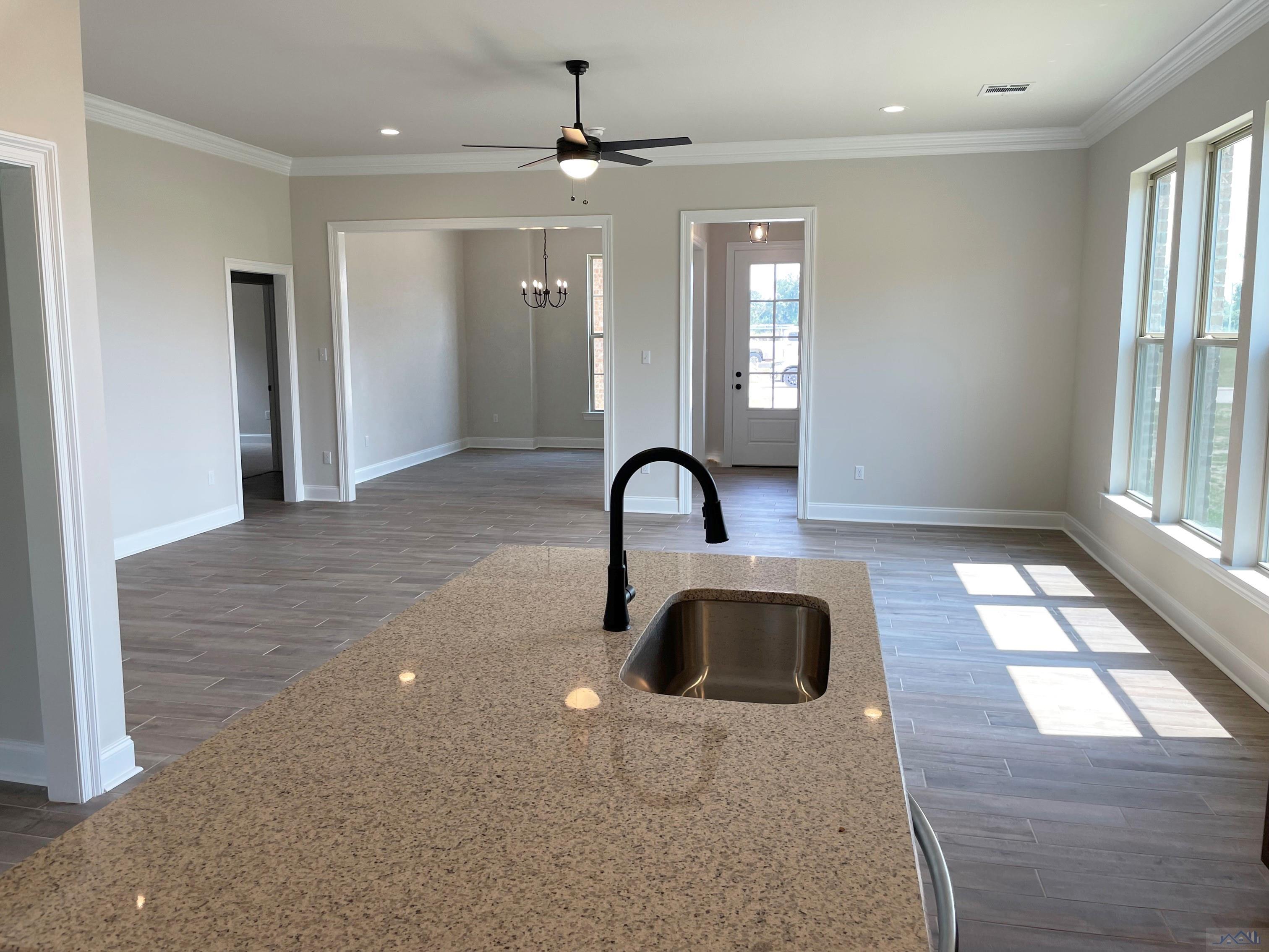 415 Rue Evangeline