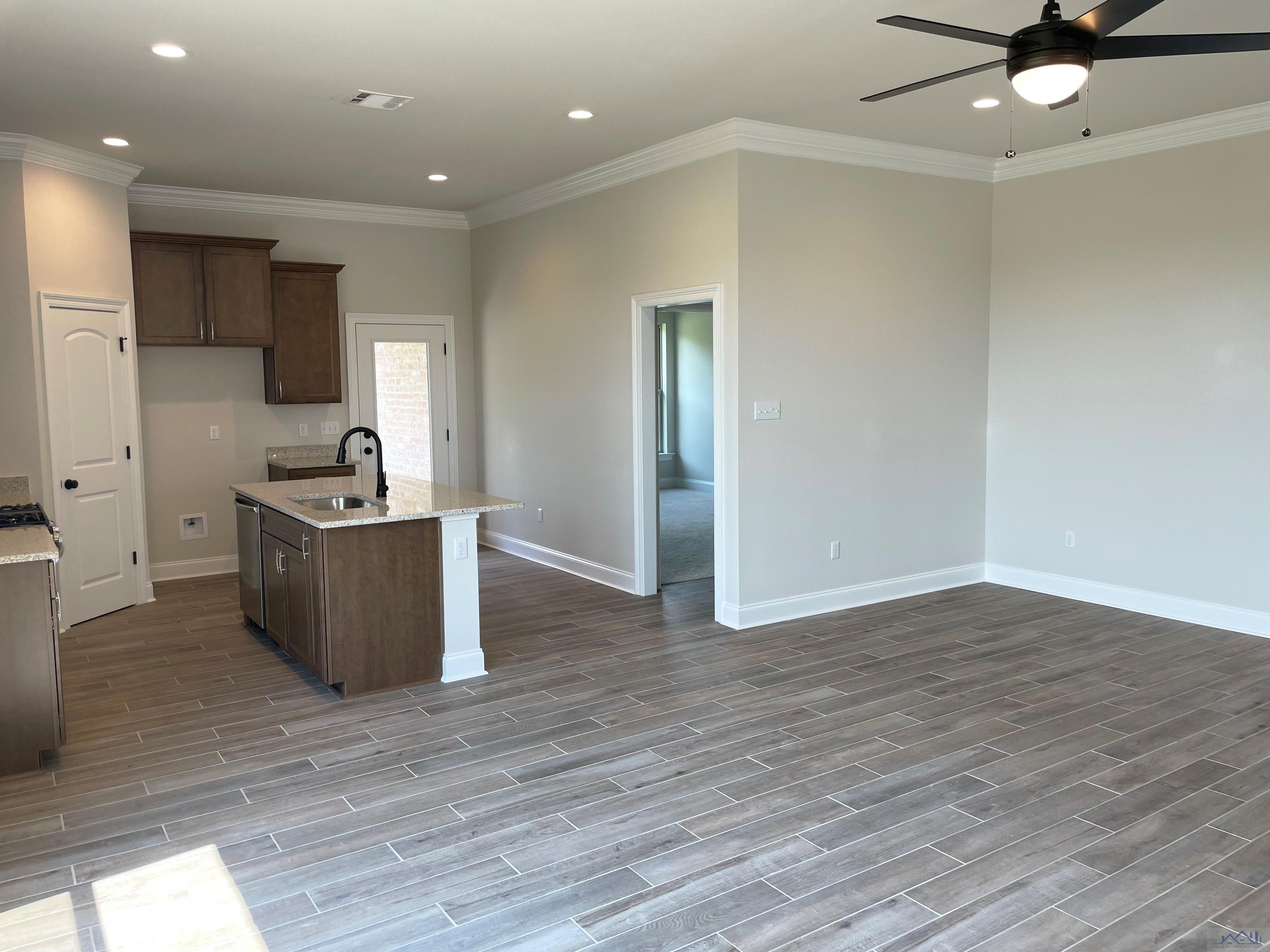 415 Rue Evangeline