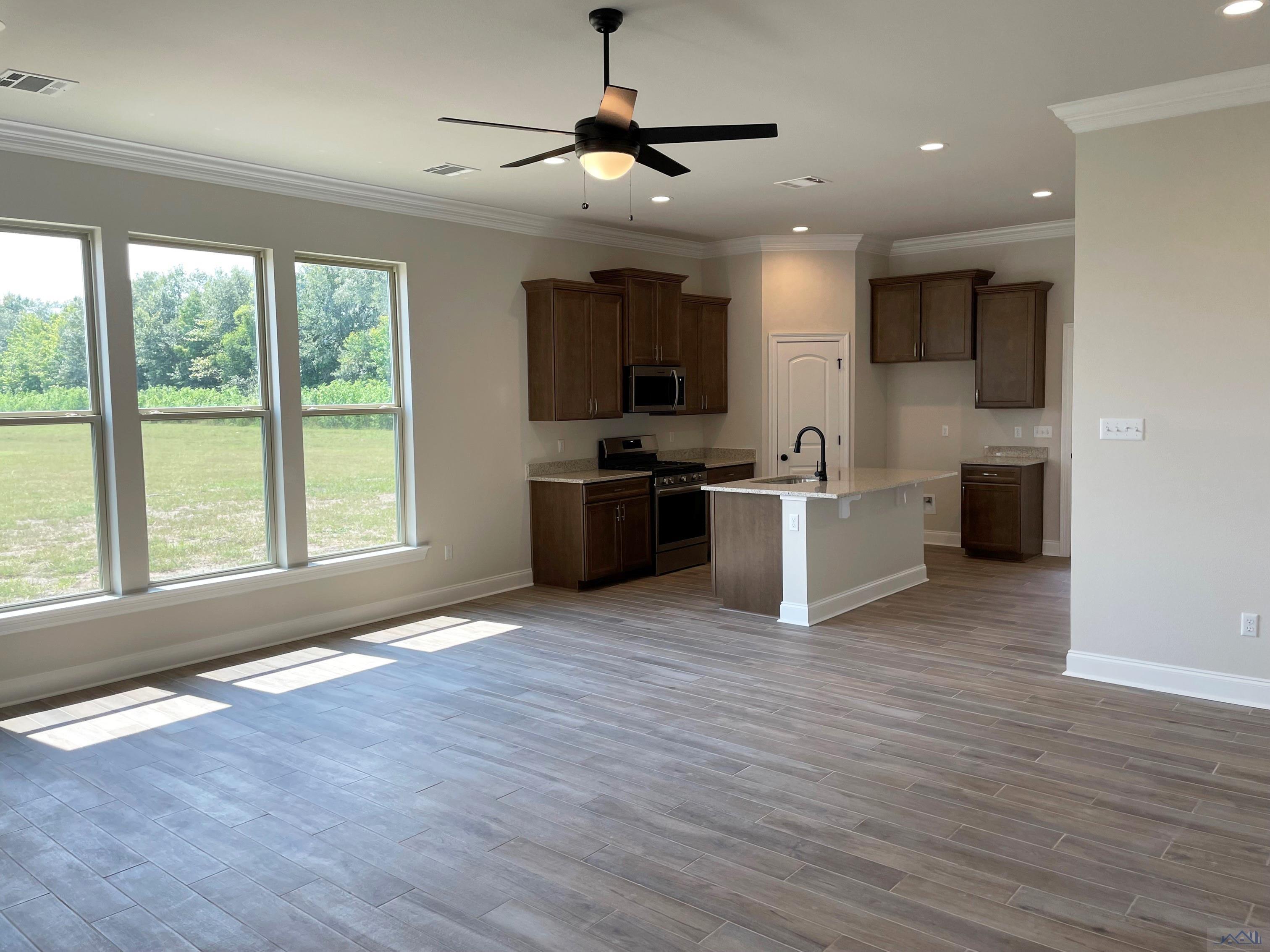 415 Rue Evangeline