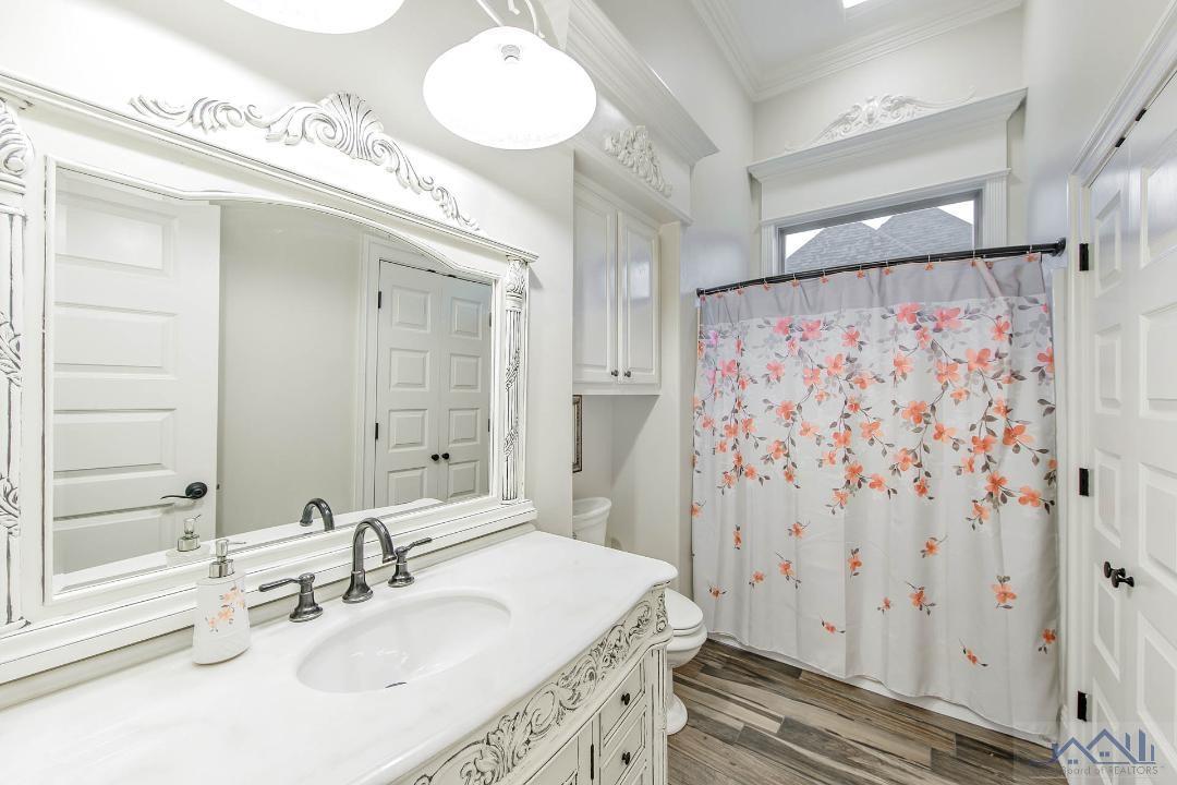 3379 Brookwood Dr