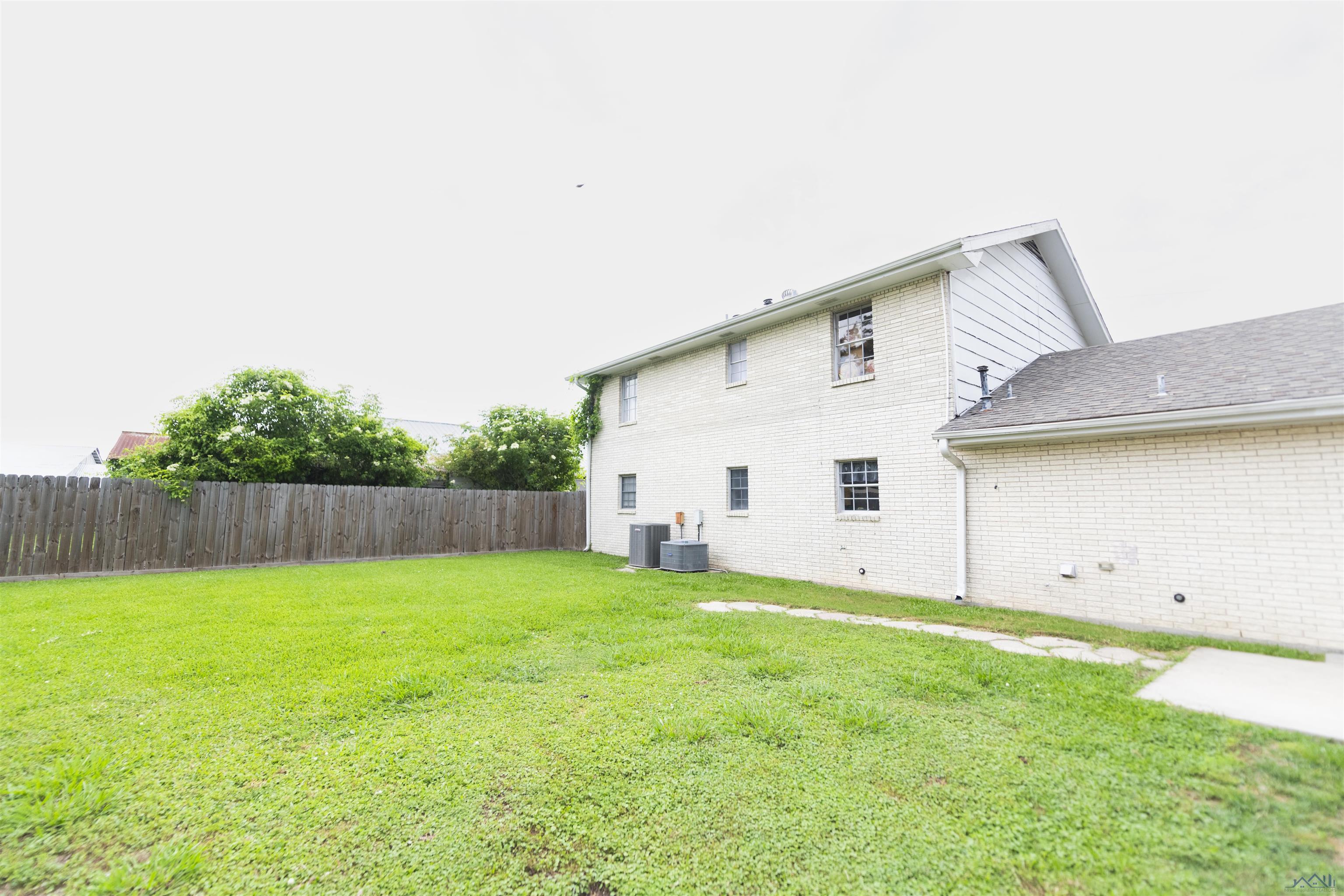 830 Elm St