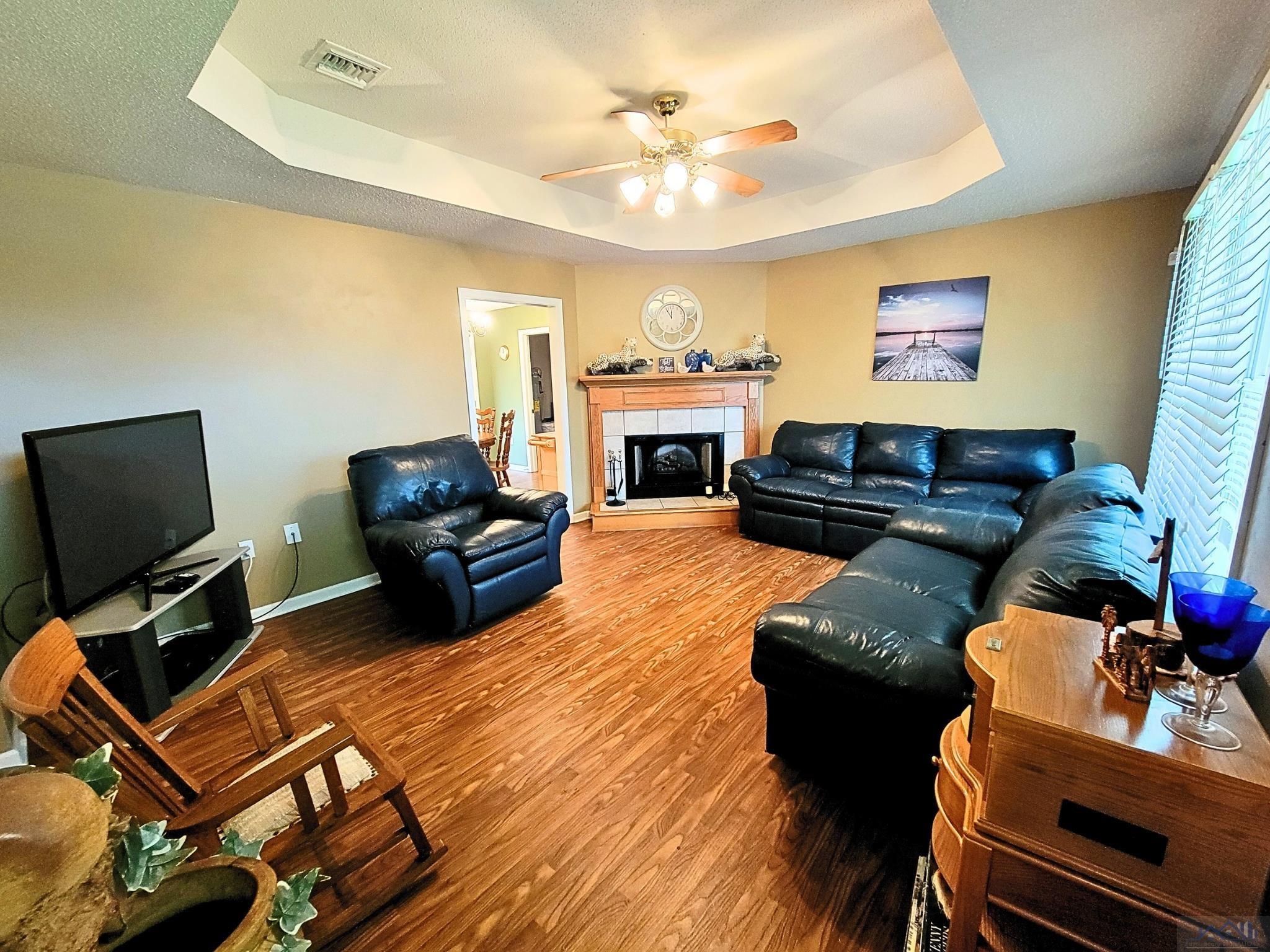 217 Jennifer St