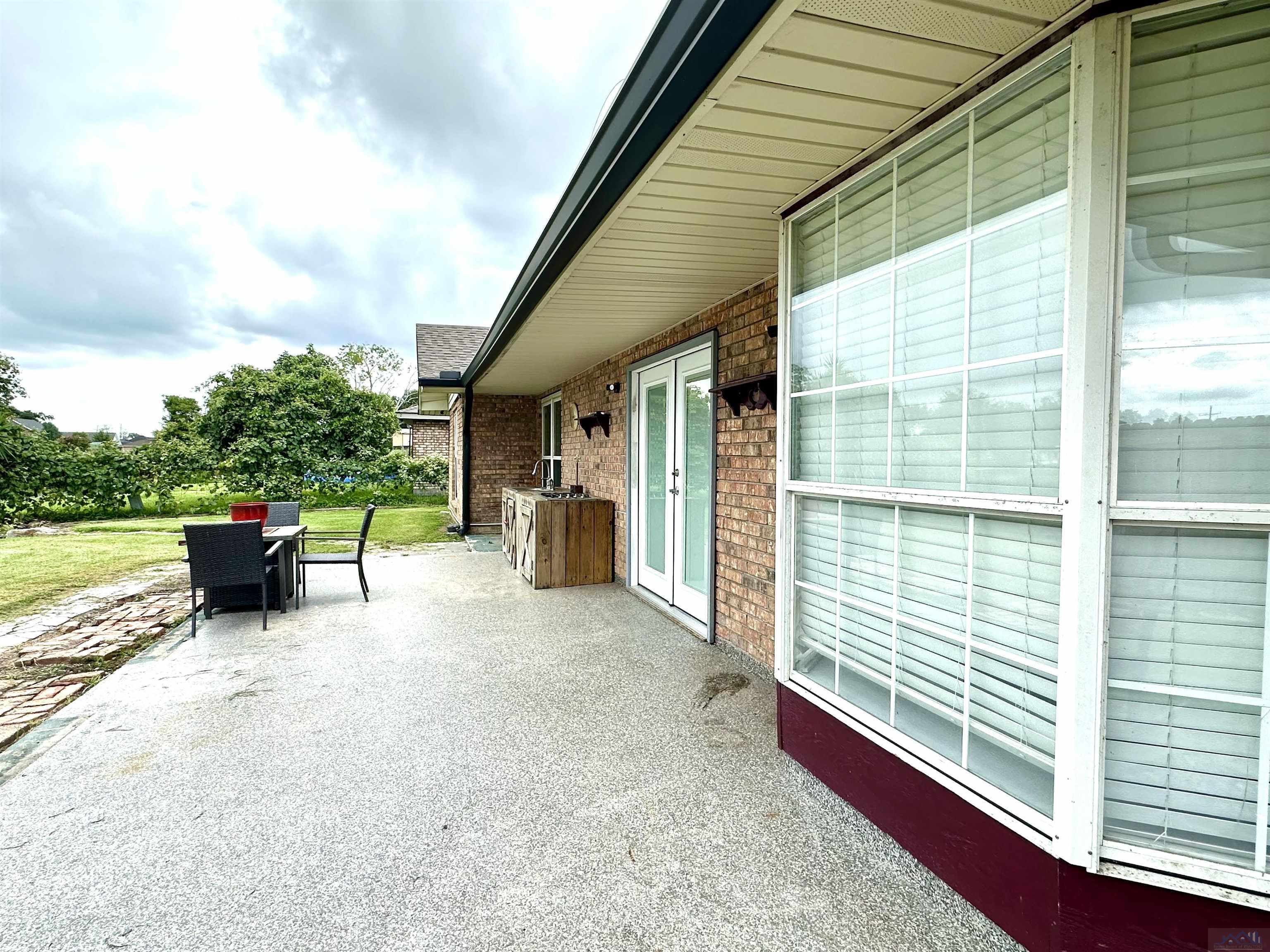 102 Mechant Dr.