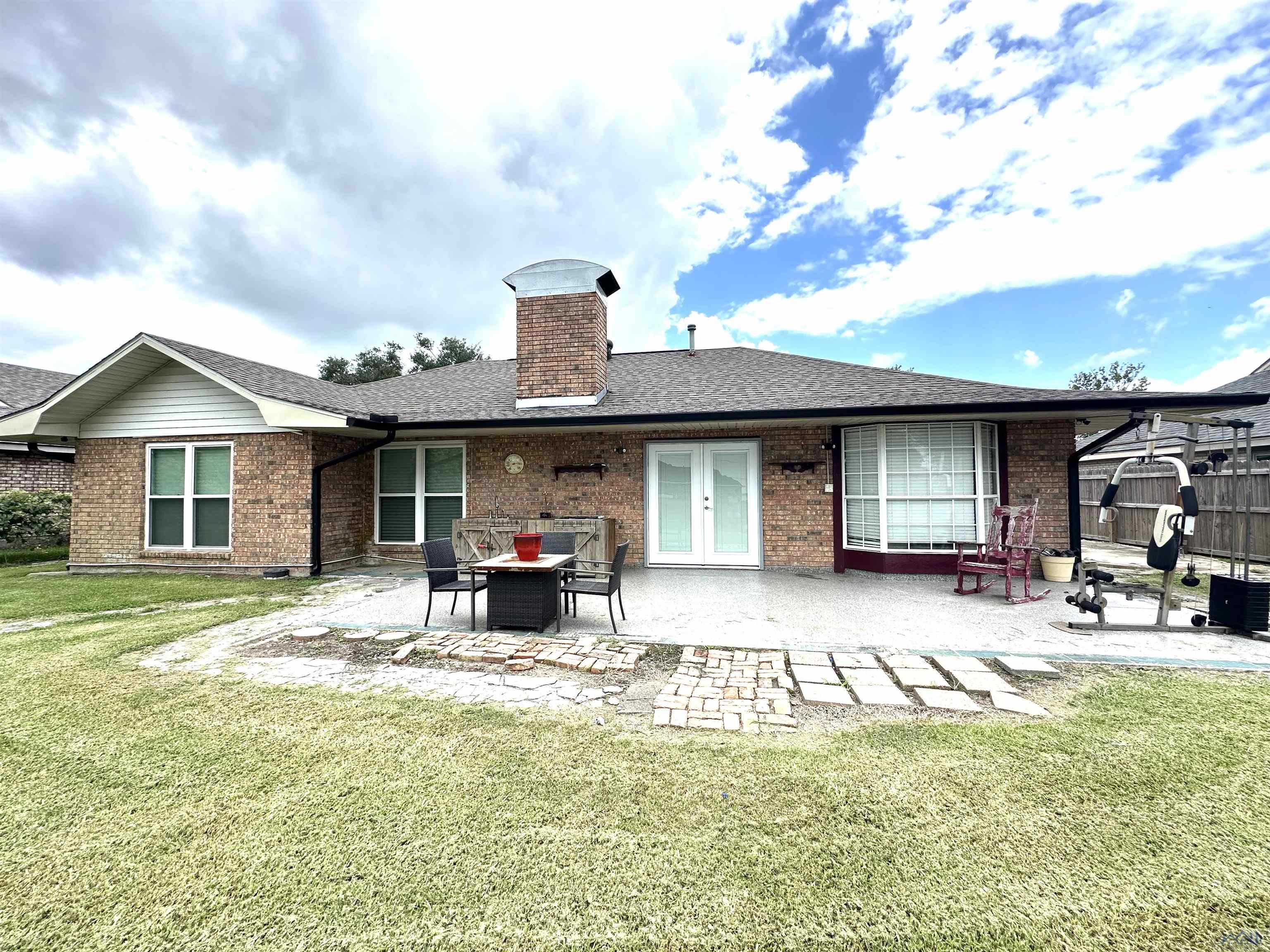 102 Mechant Dr.