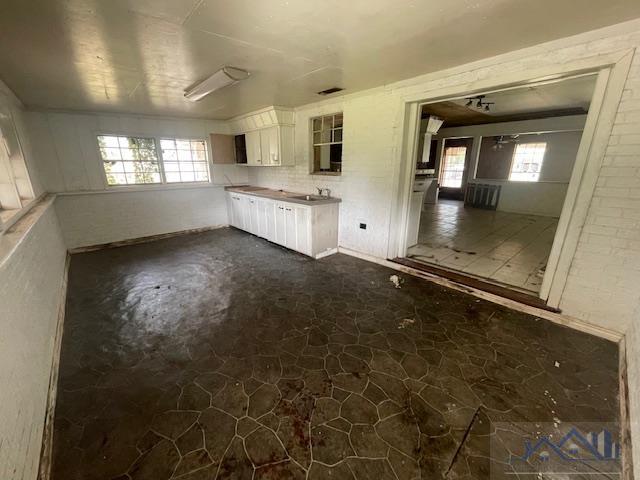 103 Village Dr