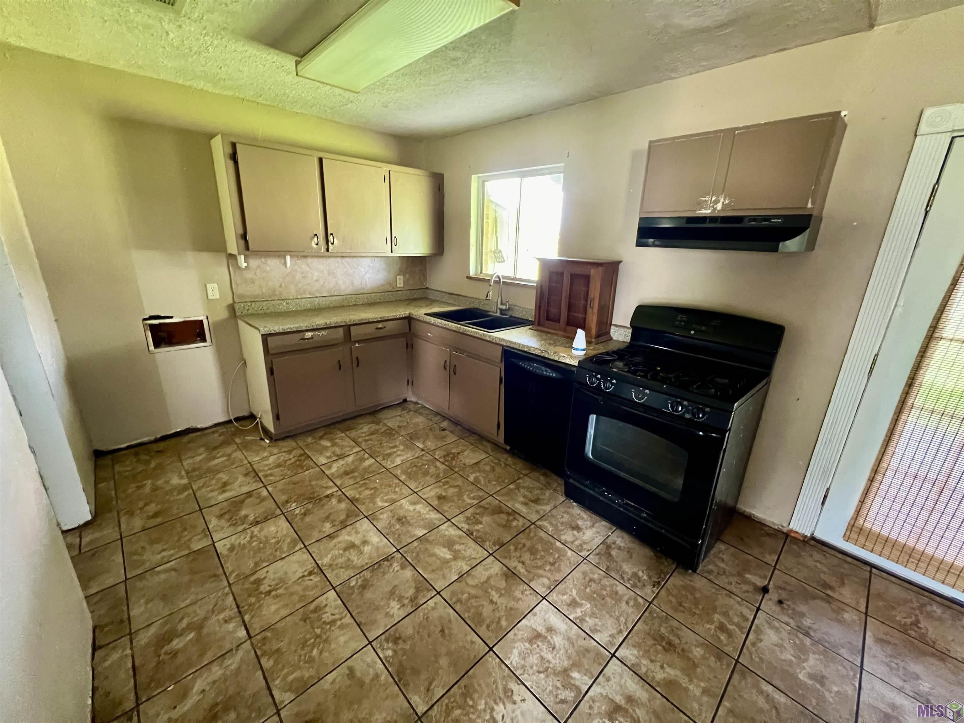 230 Tudor St