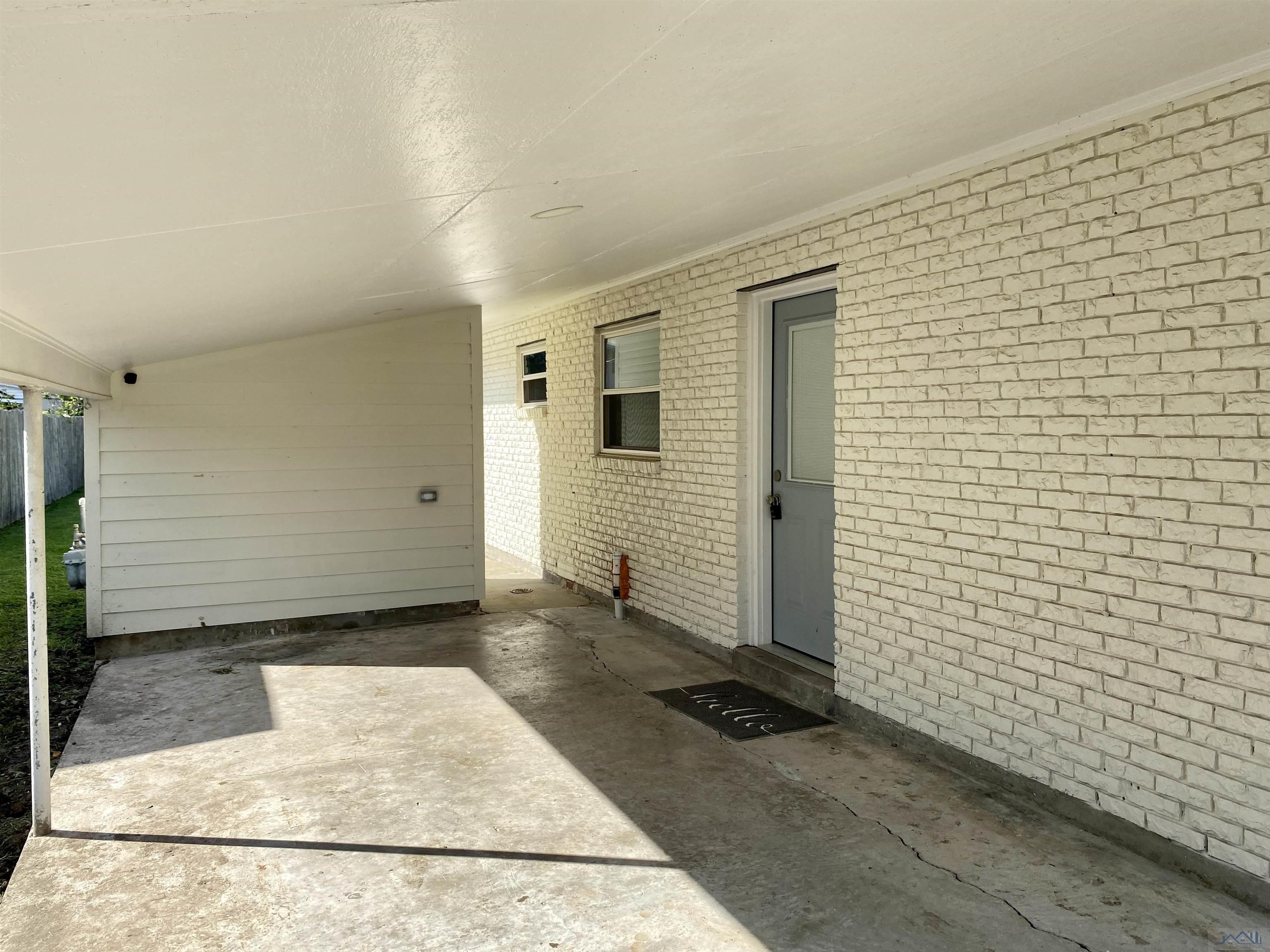 905 Poplar St