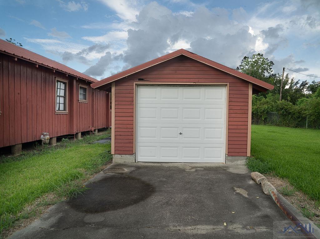 7421 Grand Caillou Road