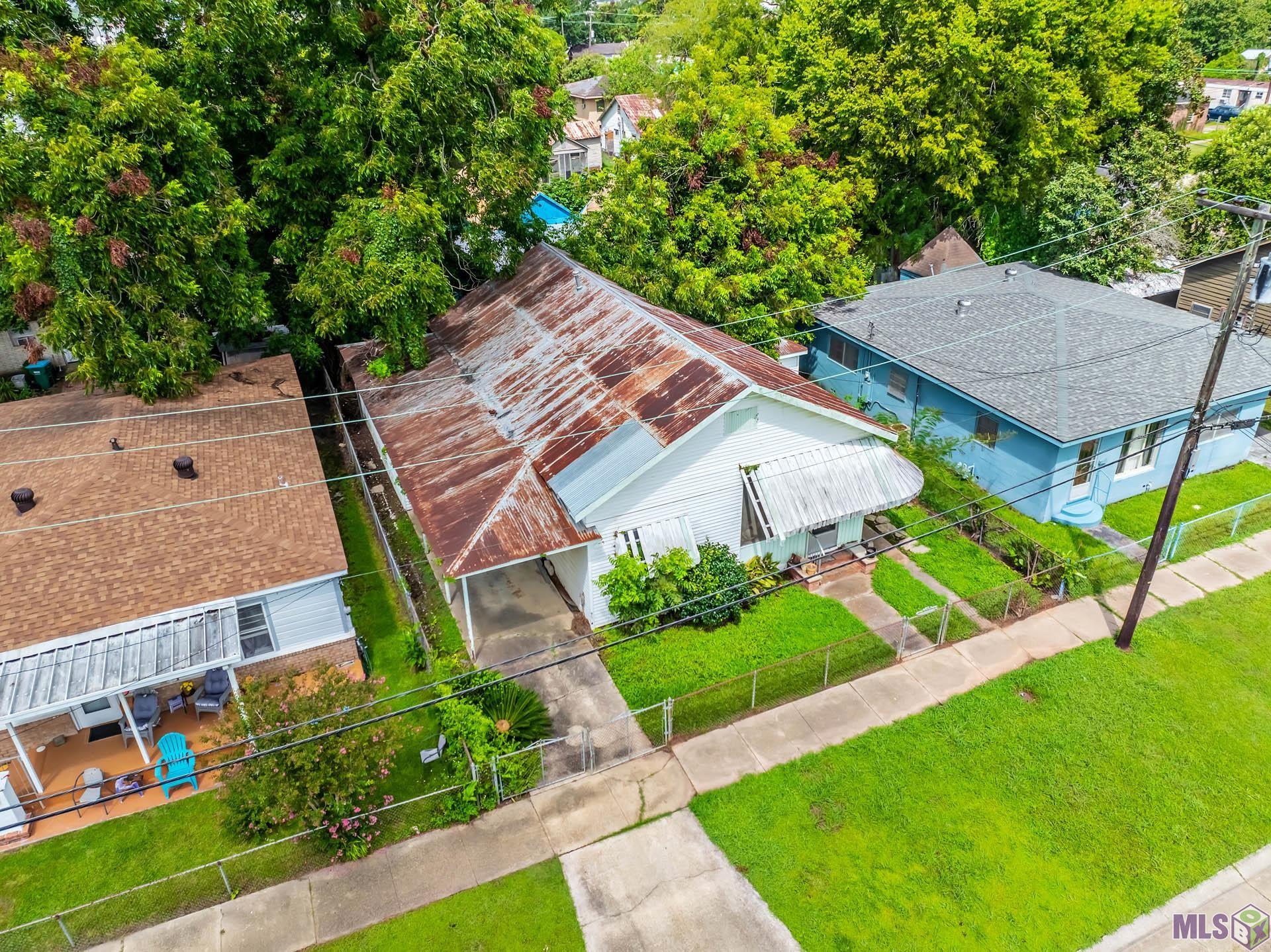 215 Third St