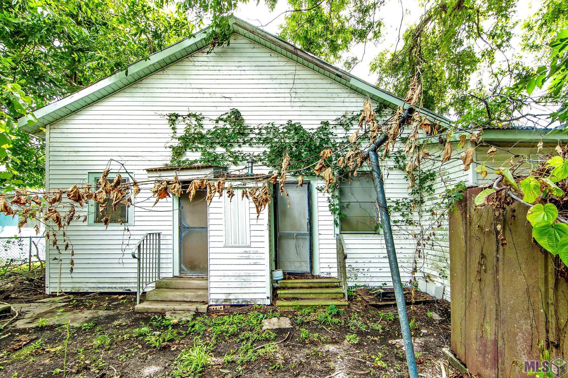 215 Third St