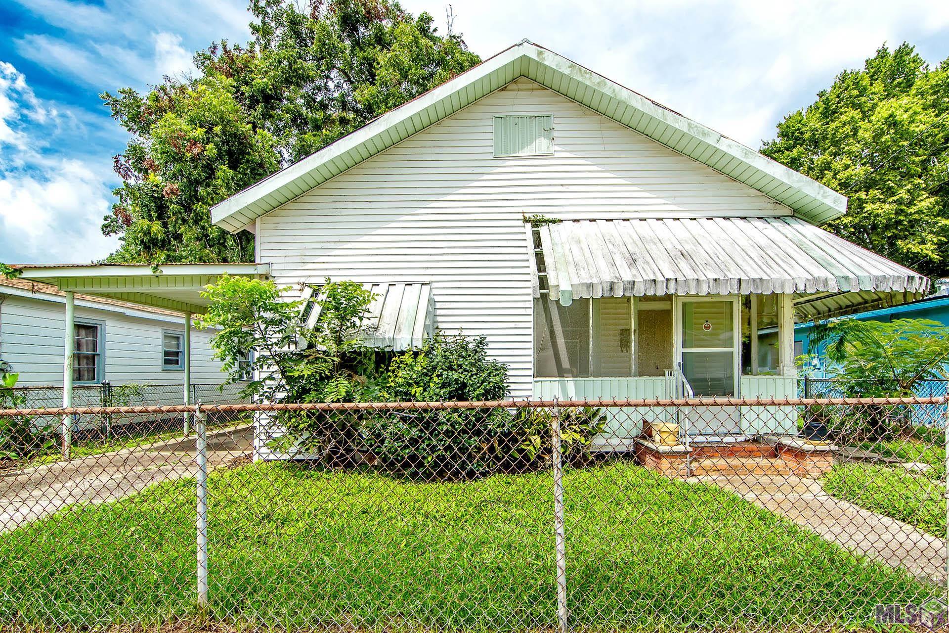 215 Third St