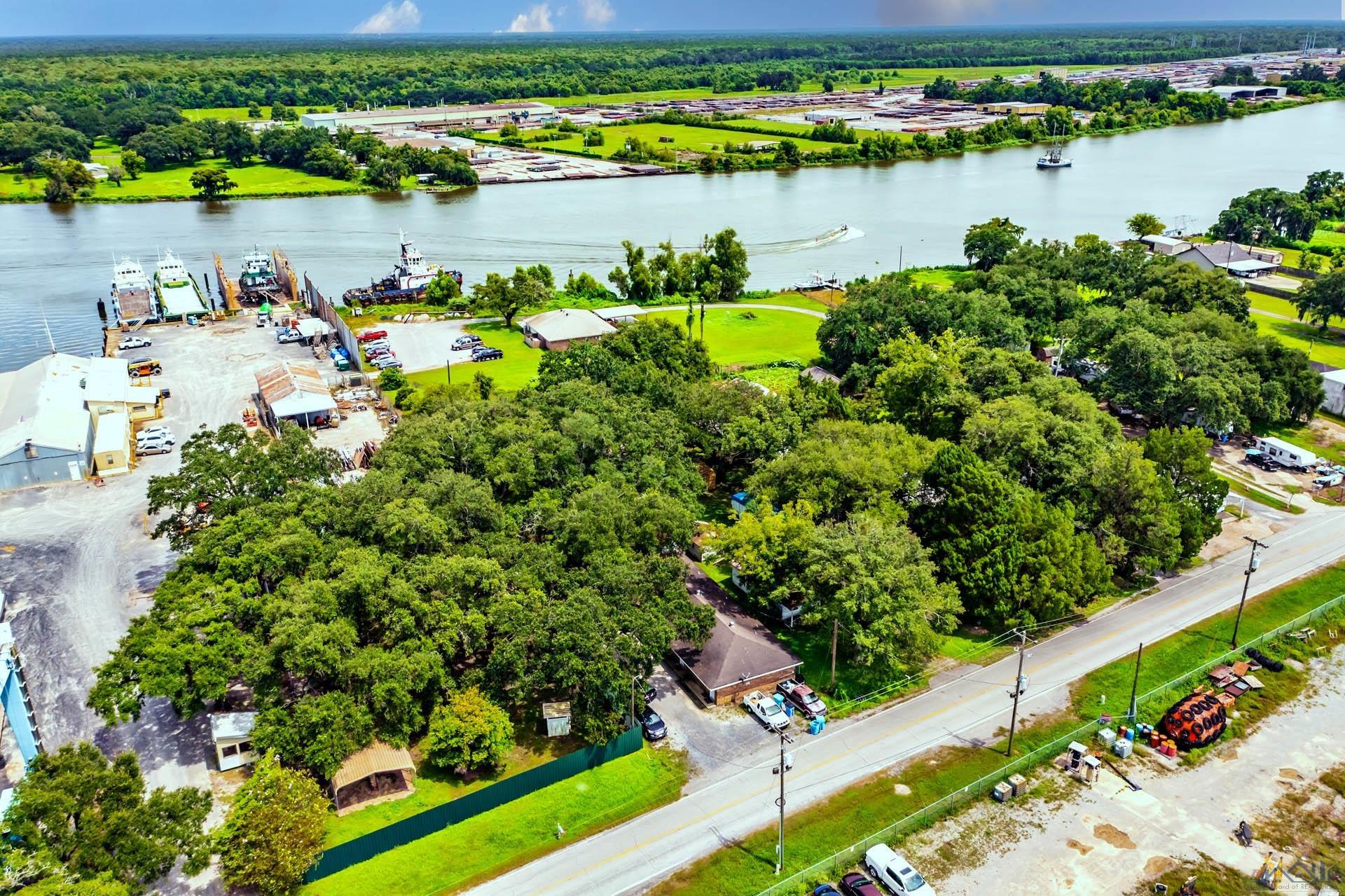 3806 Lake Palourde