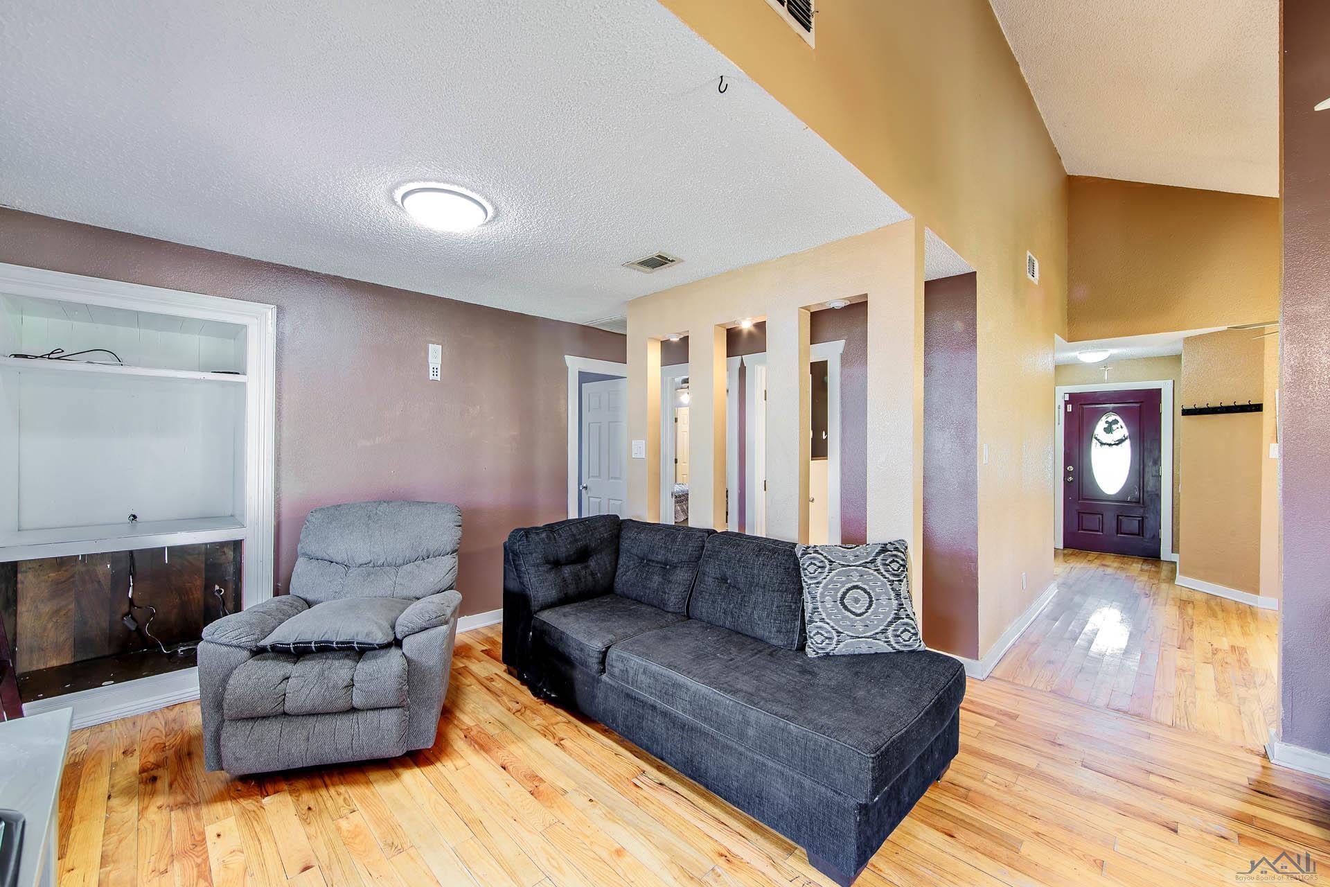 435 Tanglewood Dr
