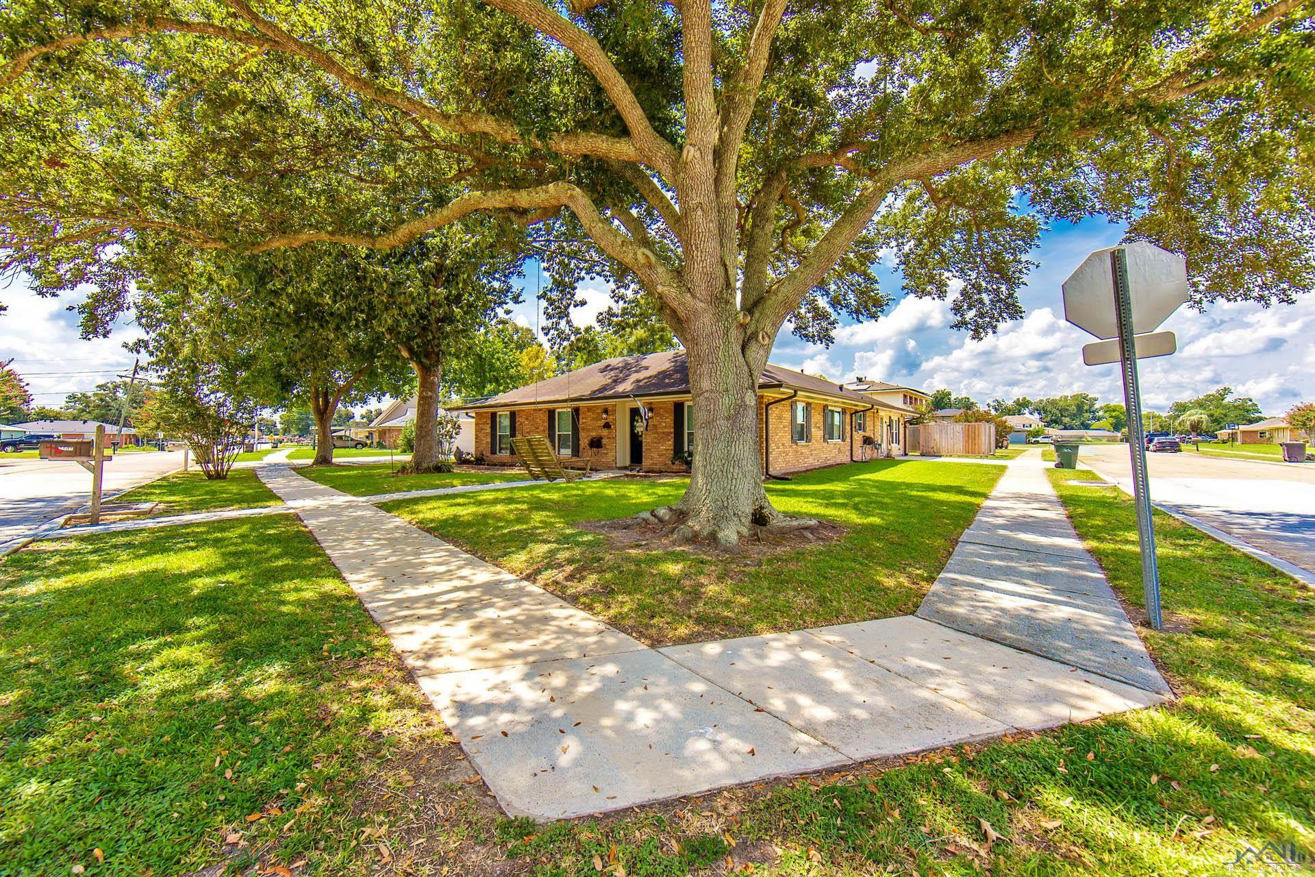 2807 Broadmoor Ave