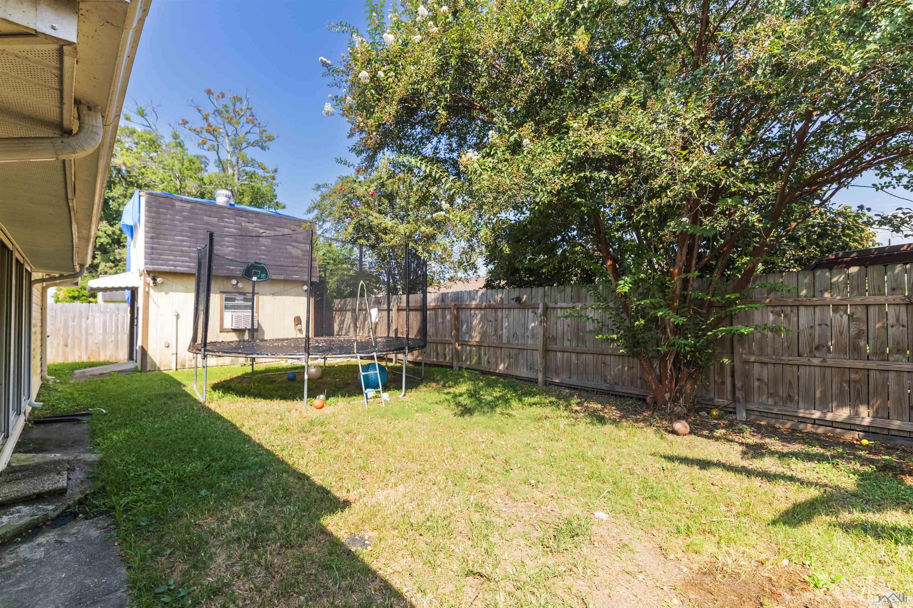 412 Holiday Dr
