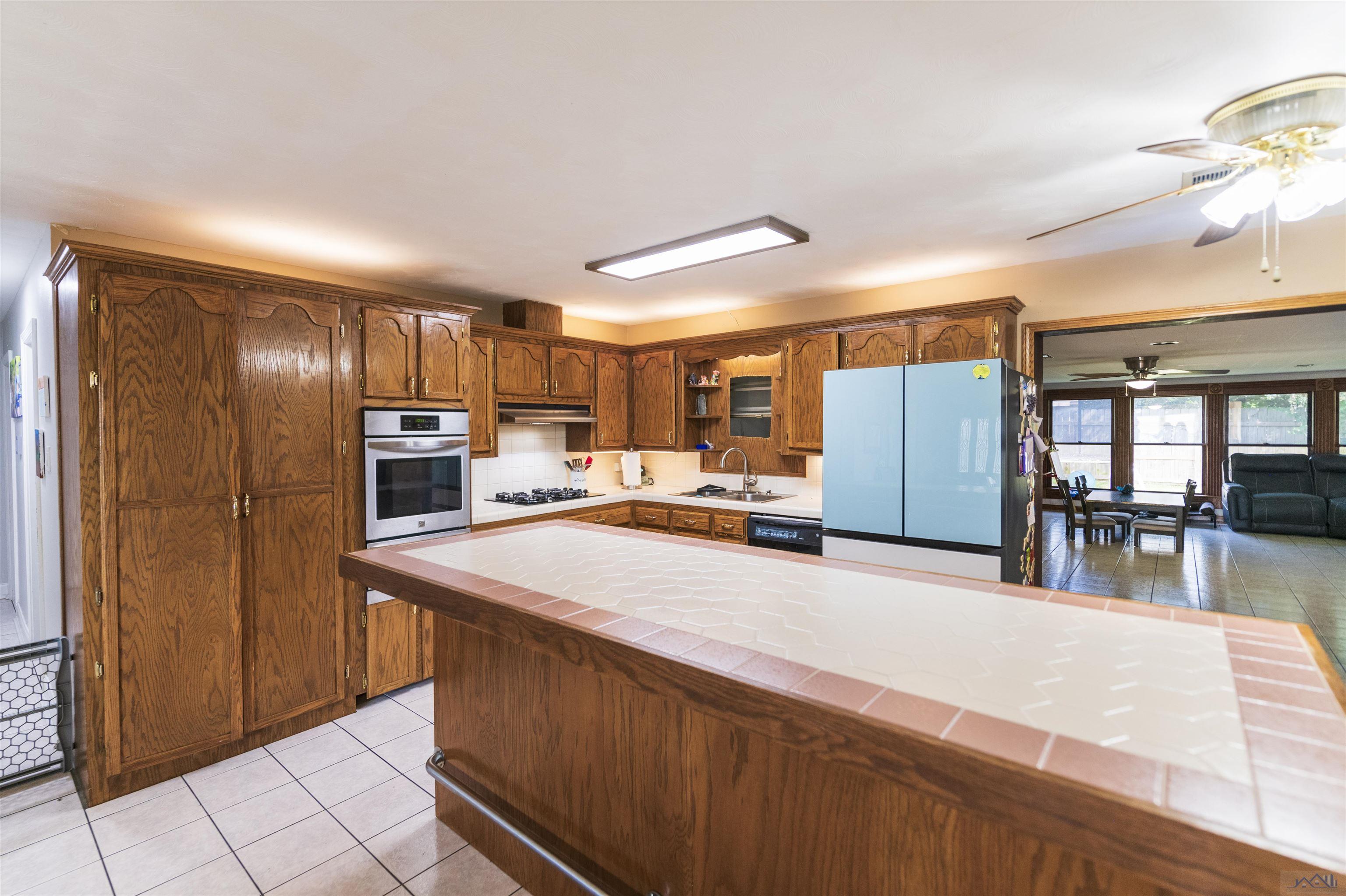 412 Holiday Dr