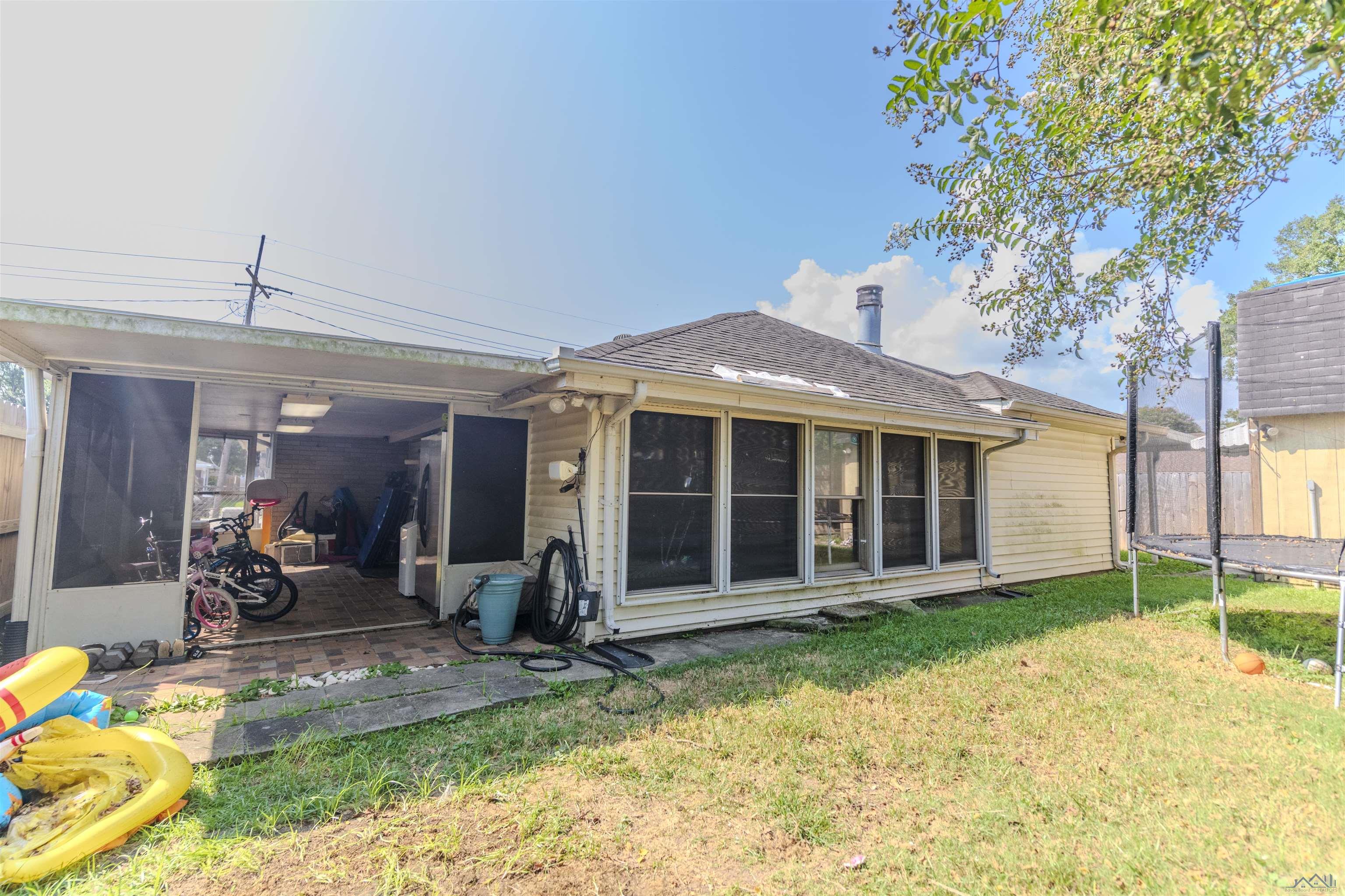 412 Holiday Dr