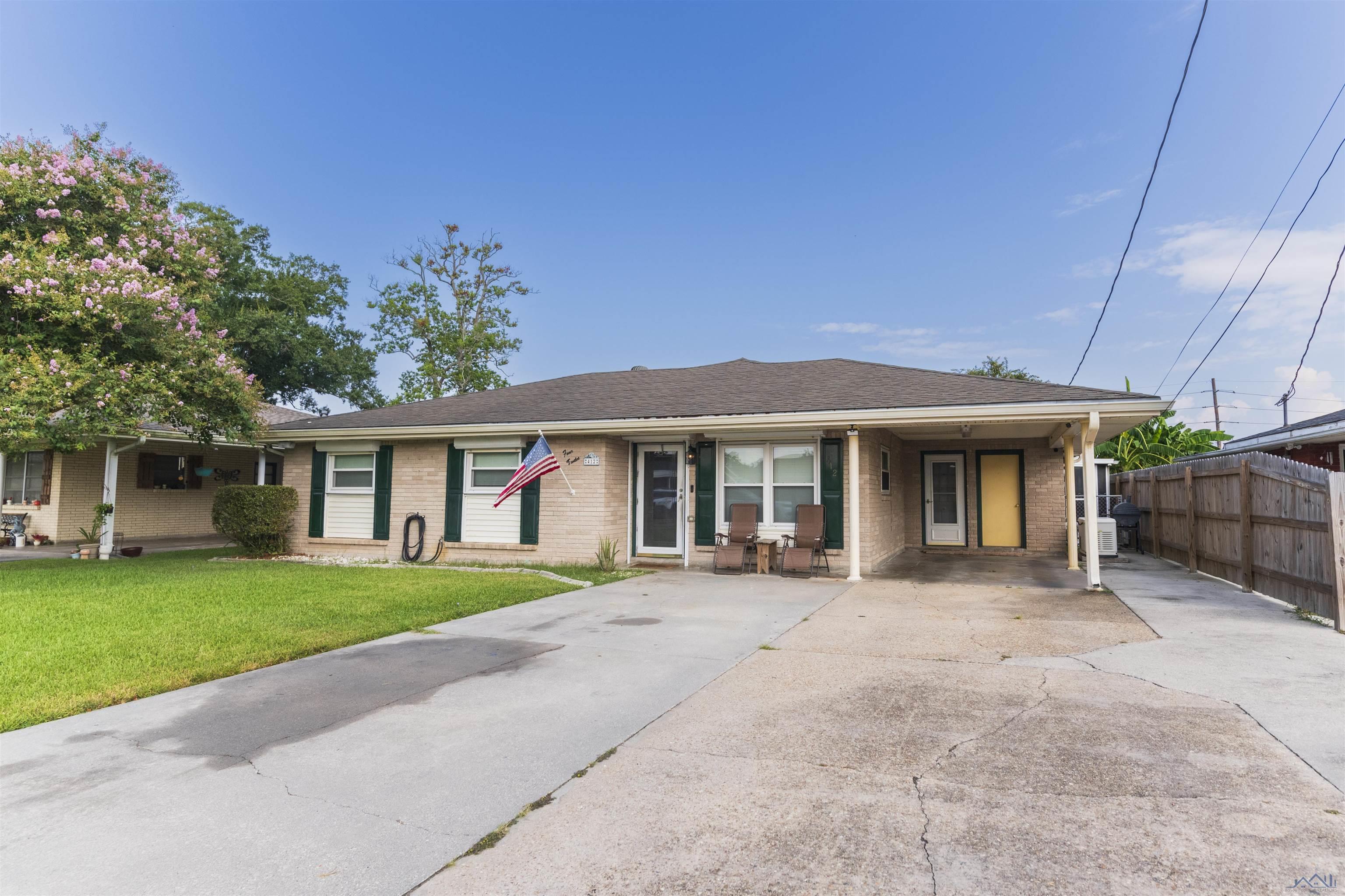 412 Holiday Dr