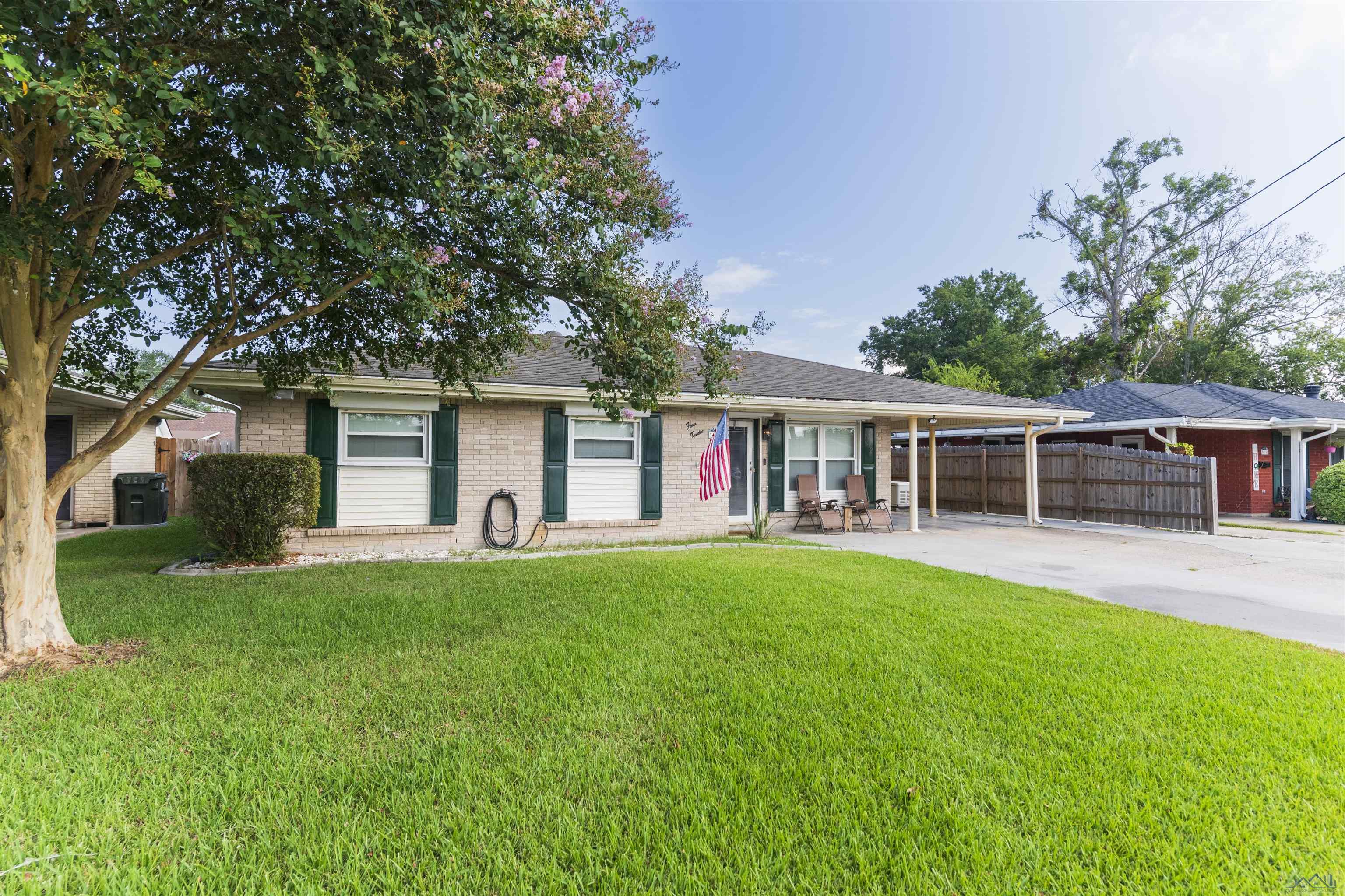412 Holiday Dr