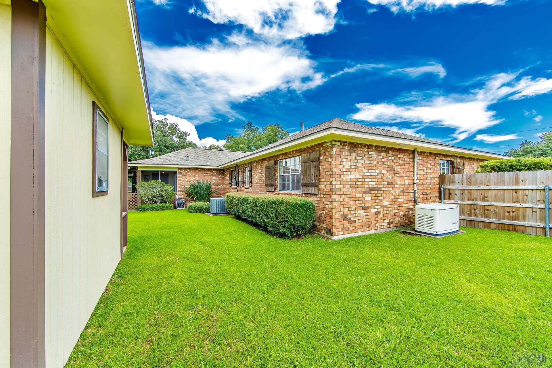 400 Wisteria Dr