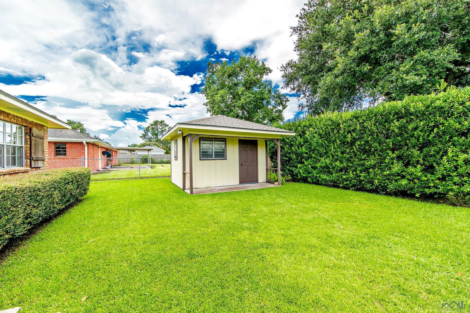 400 Wisteria Dr