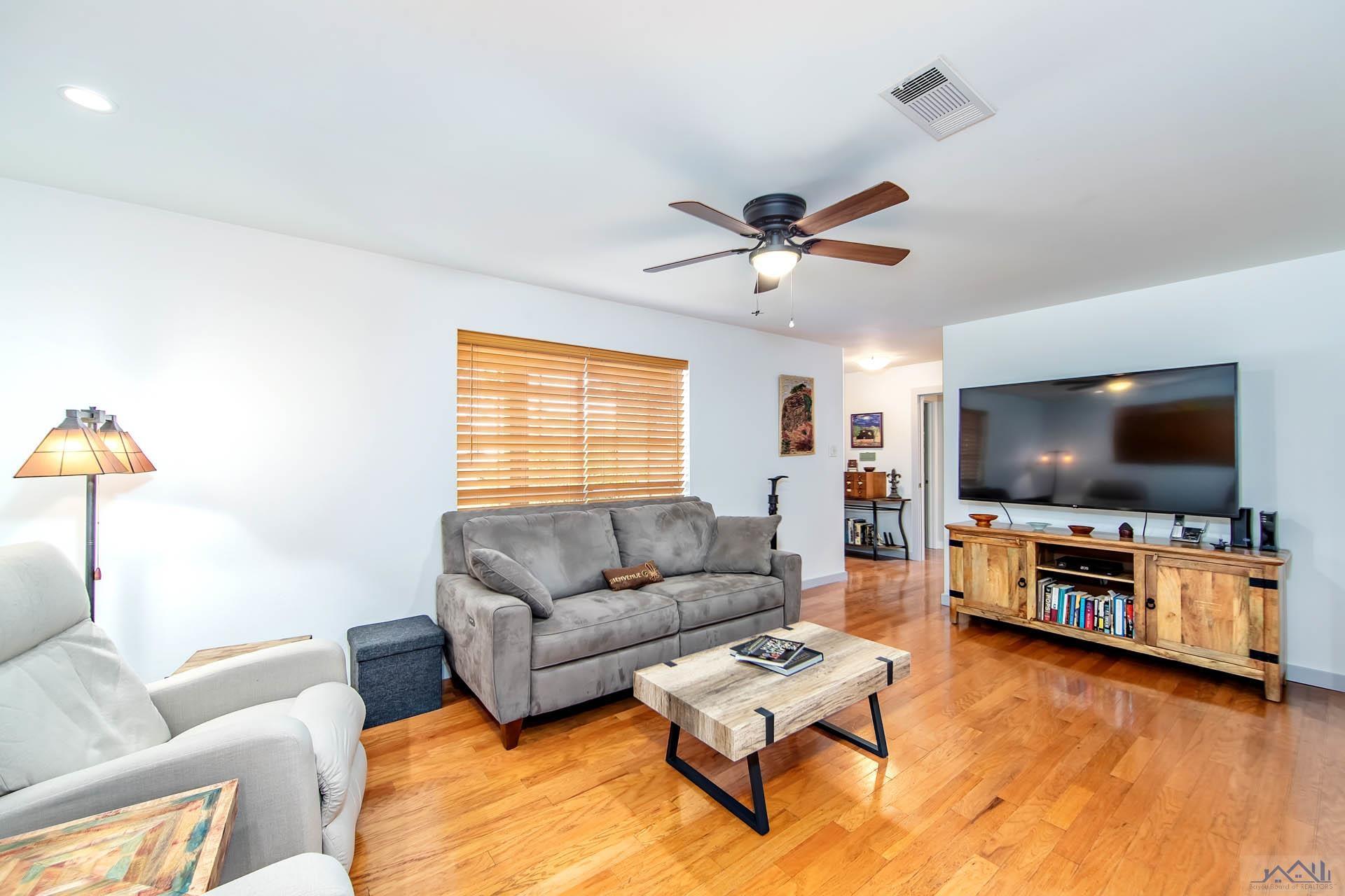400 Wisteria Dr