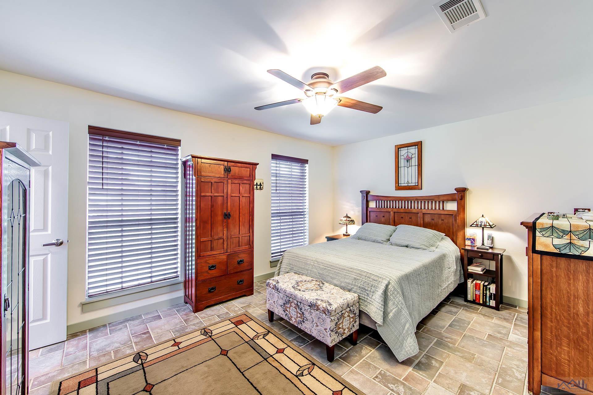 400 Wisteria Dr