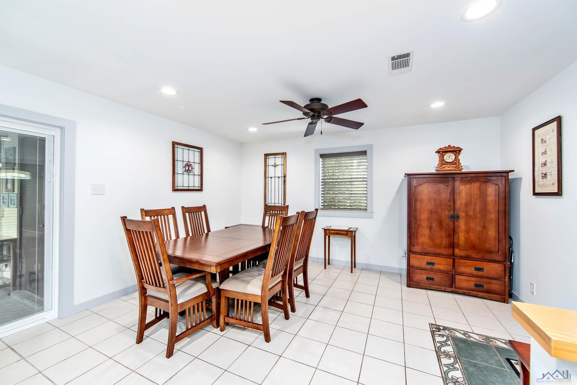 400 Wisteria Dr