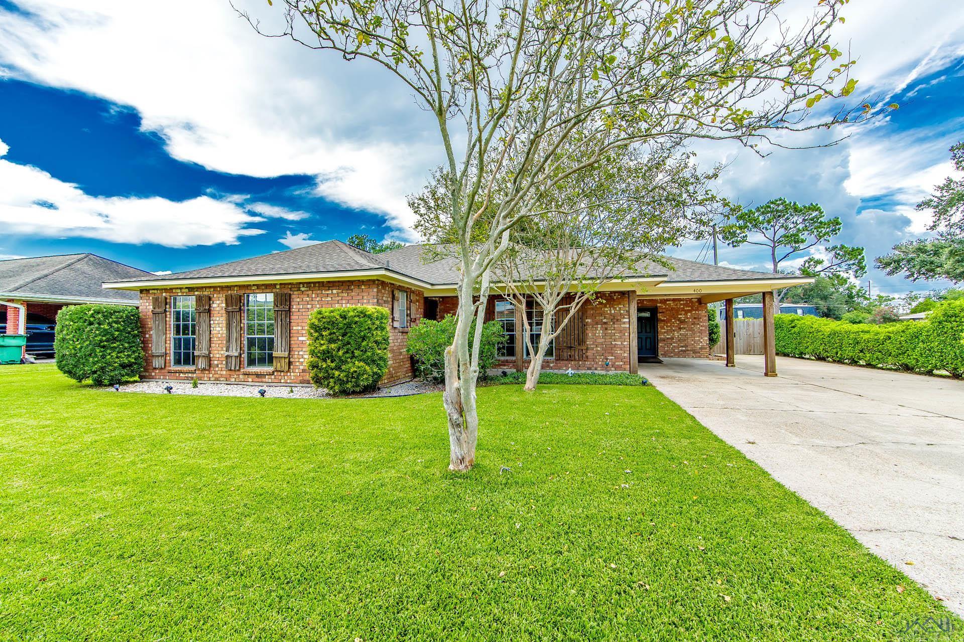400 Wisteria Dr