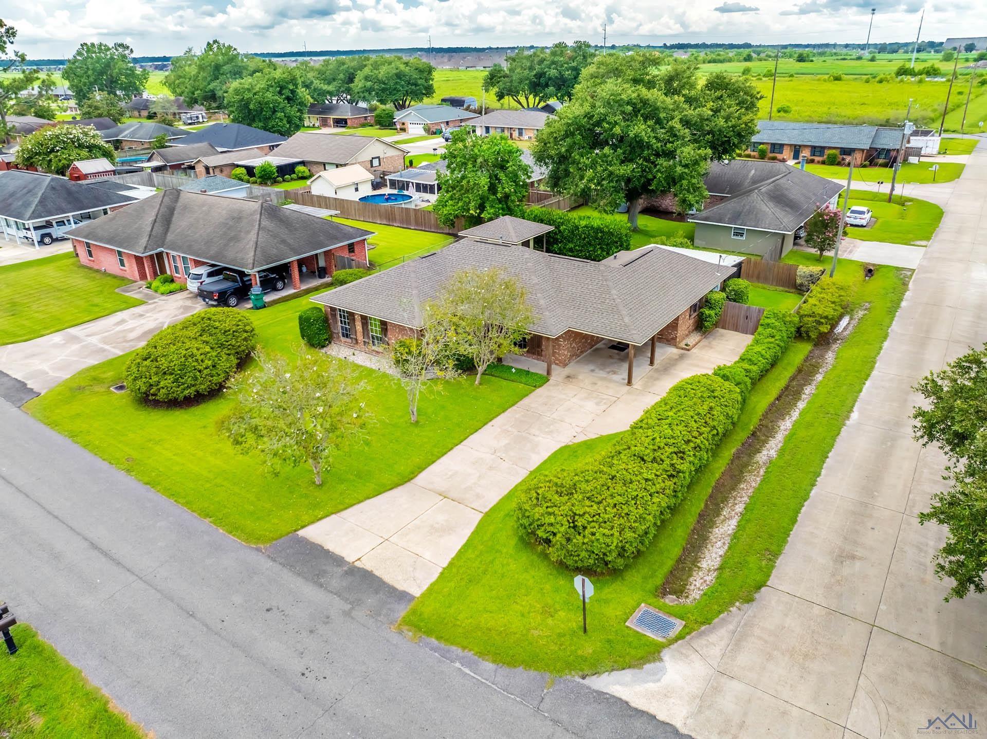 400 Wisteria Dr