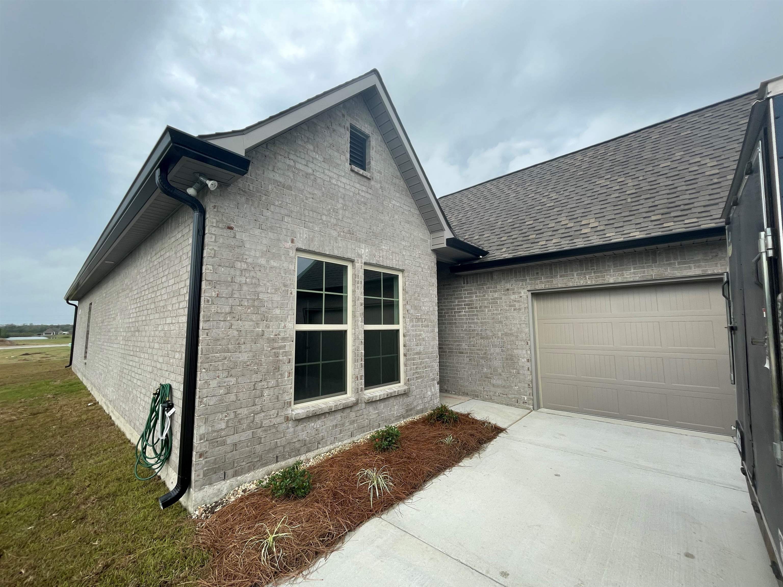 2419 Goldfinch Dr