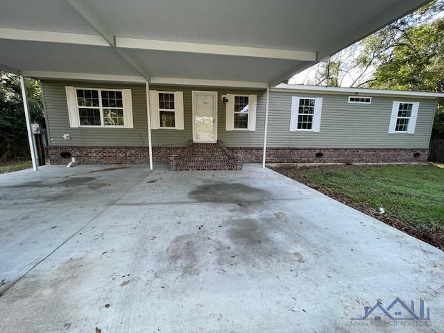 301 Paradise Ln