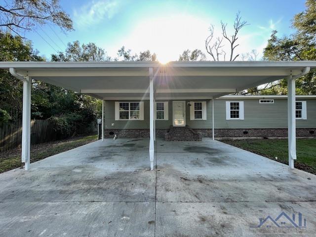 301 Paradise Ln