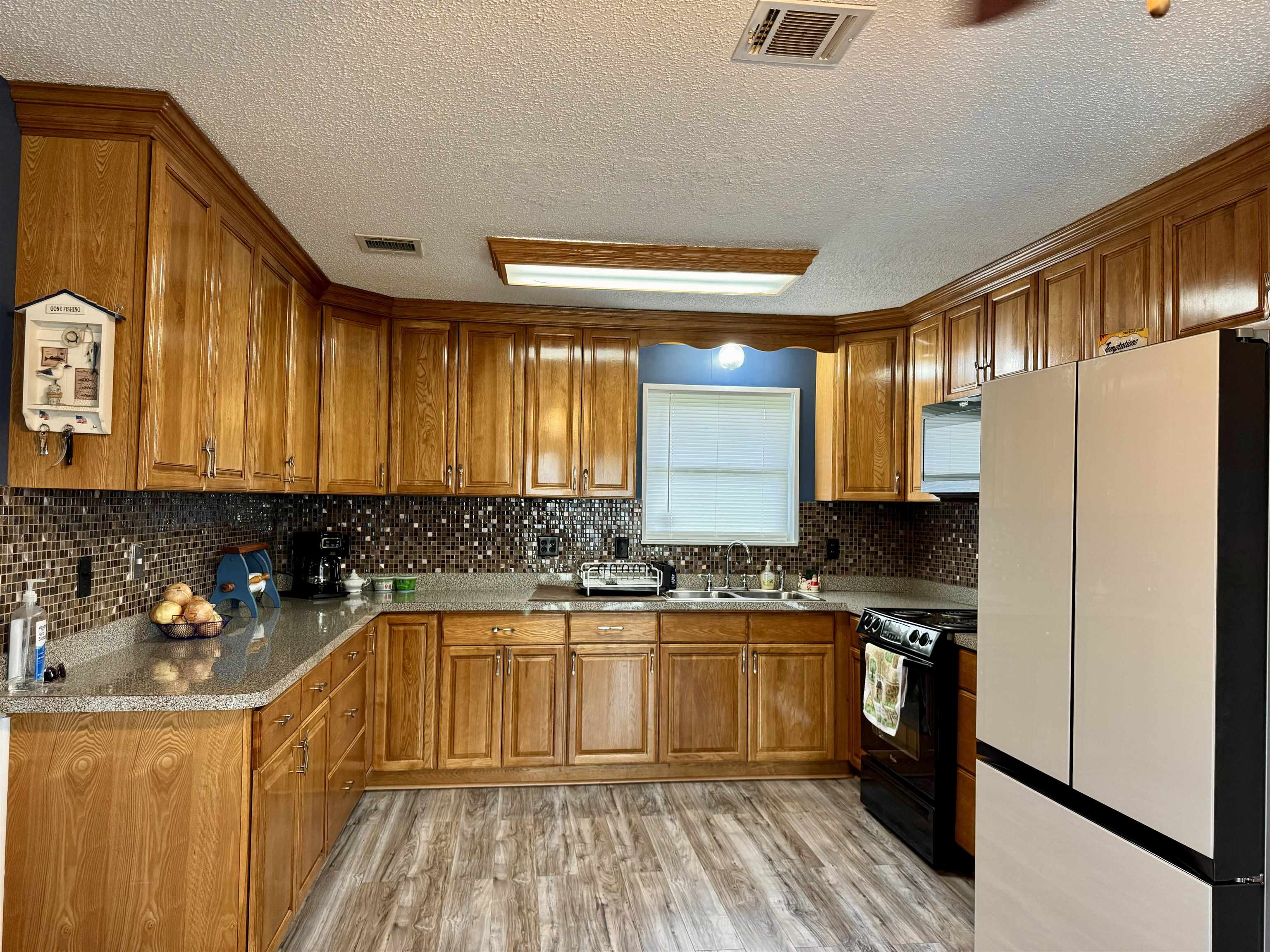 303 Melanie Ln