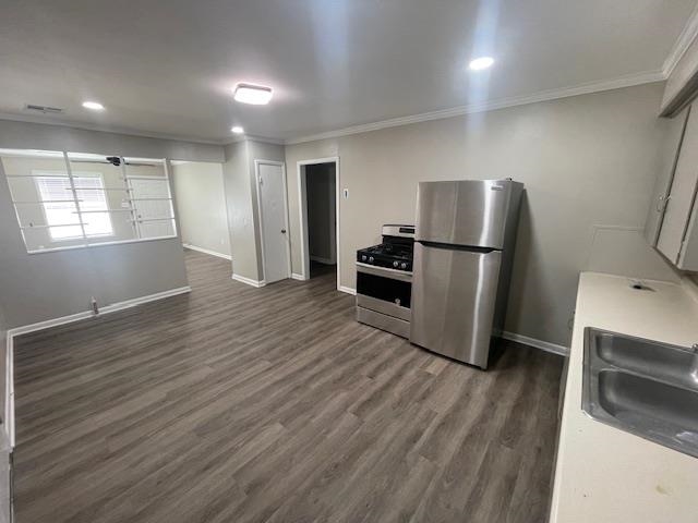 1121 Maxine St