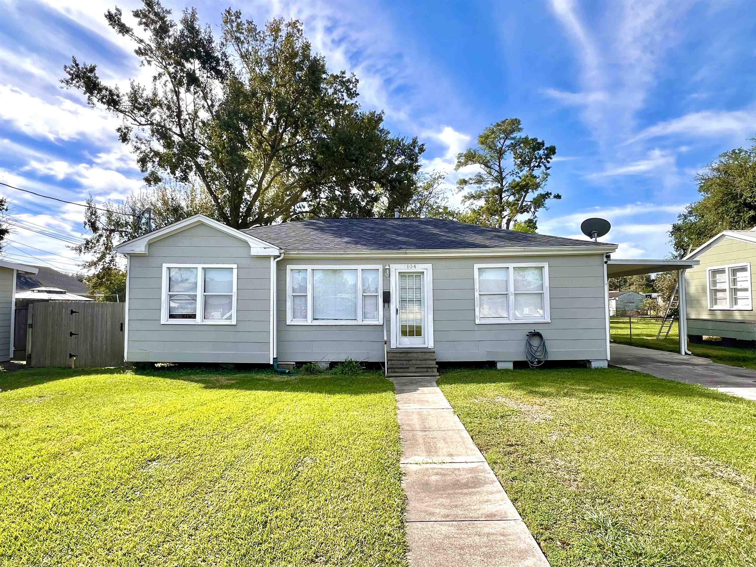 104 Fern St