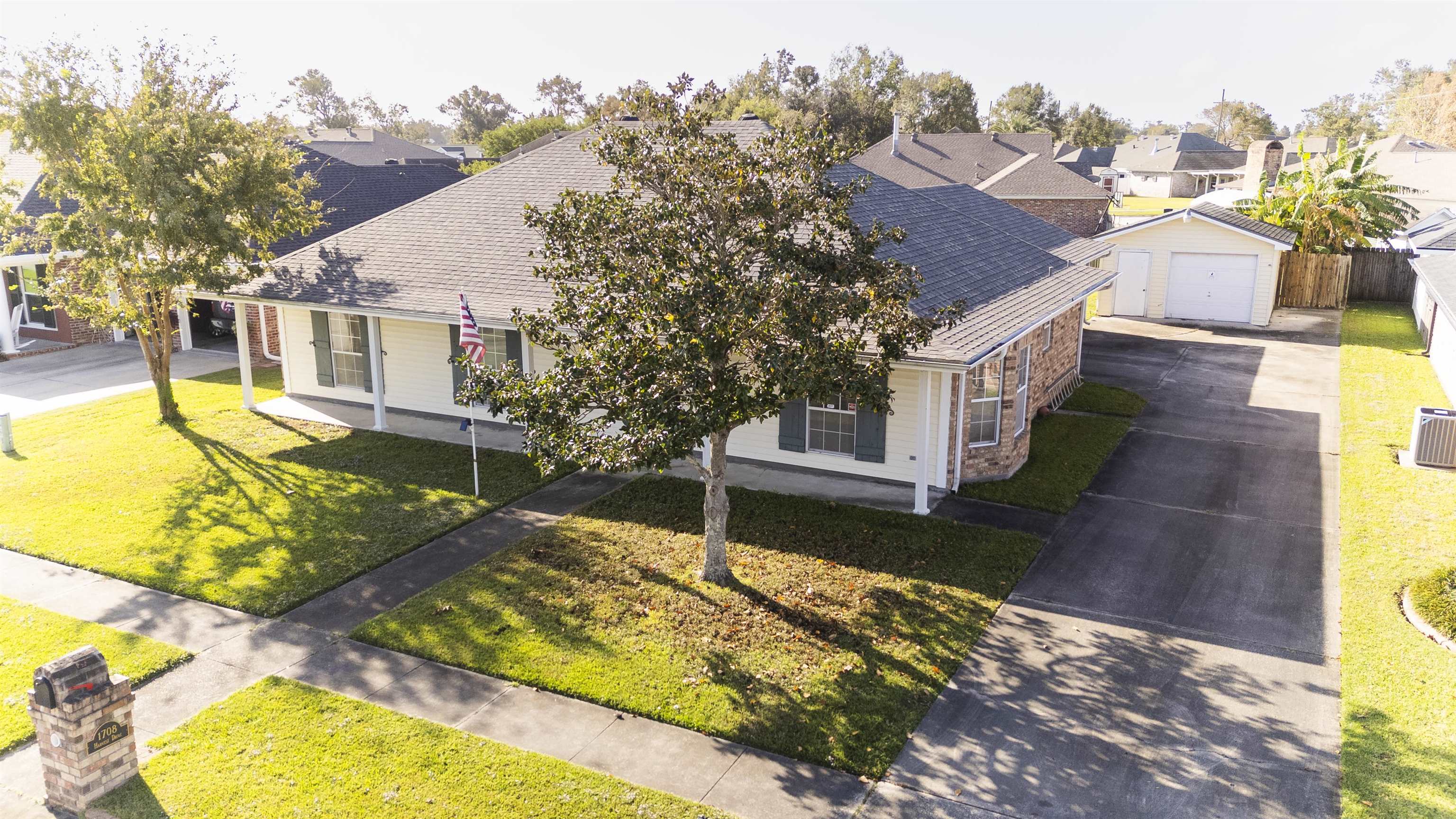 1708 Harvest Dr