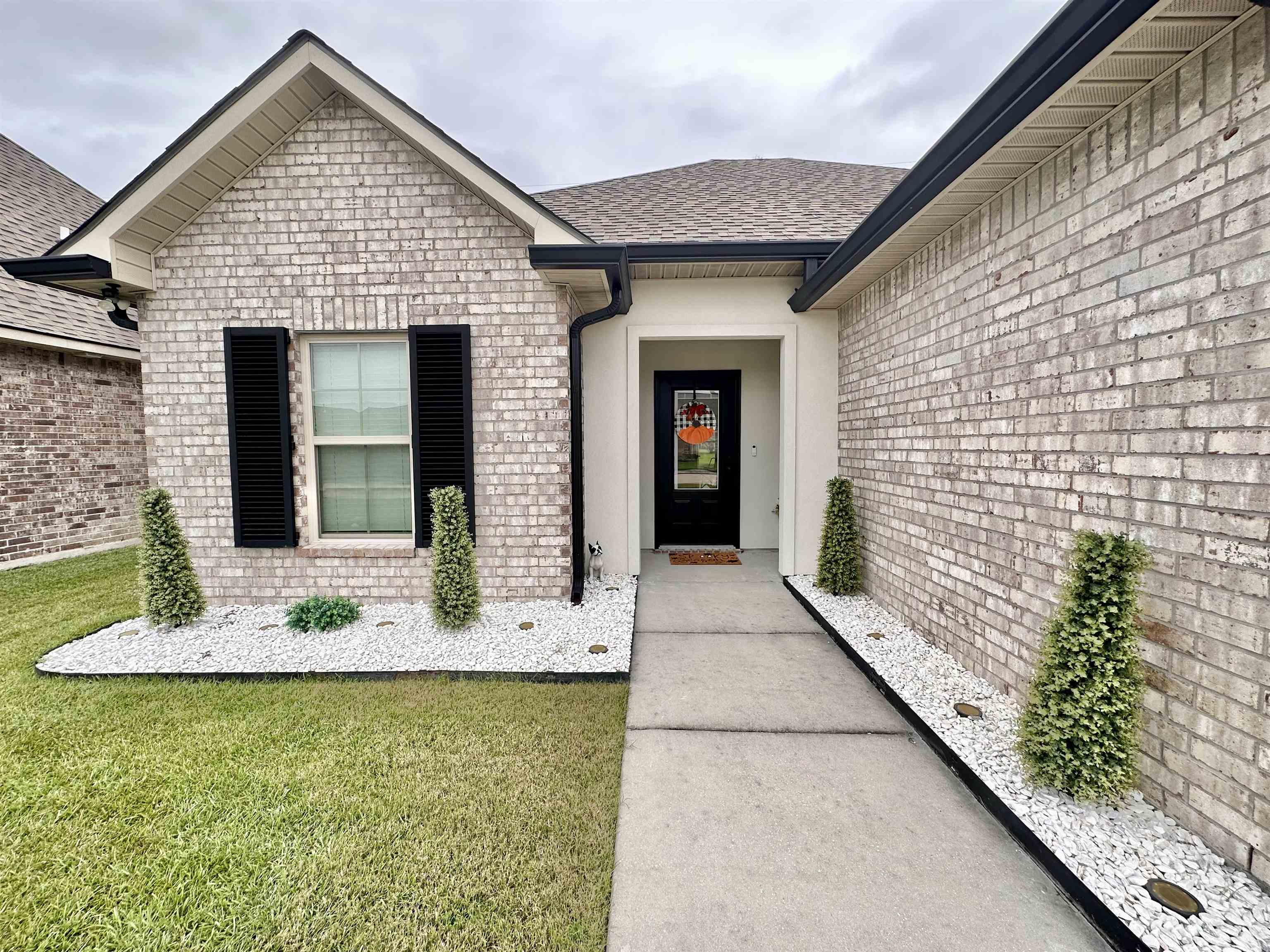 289 Adele Dr